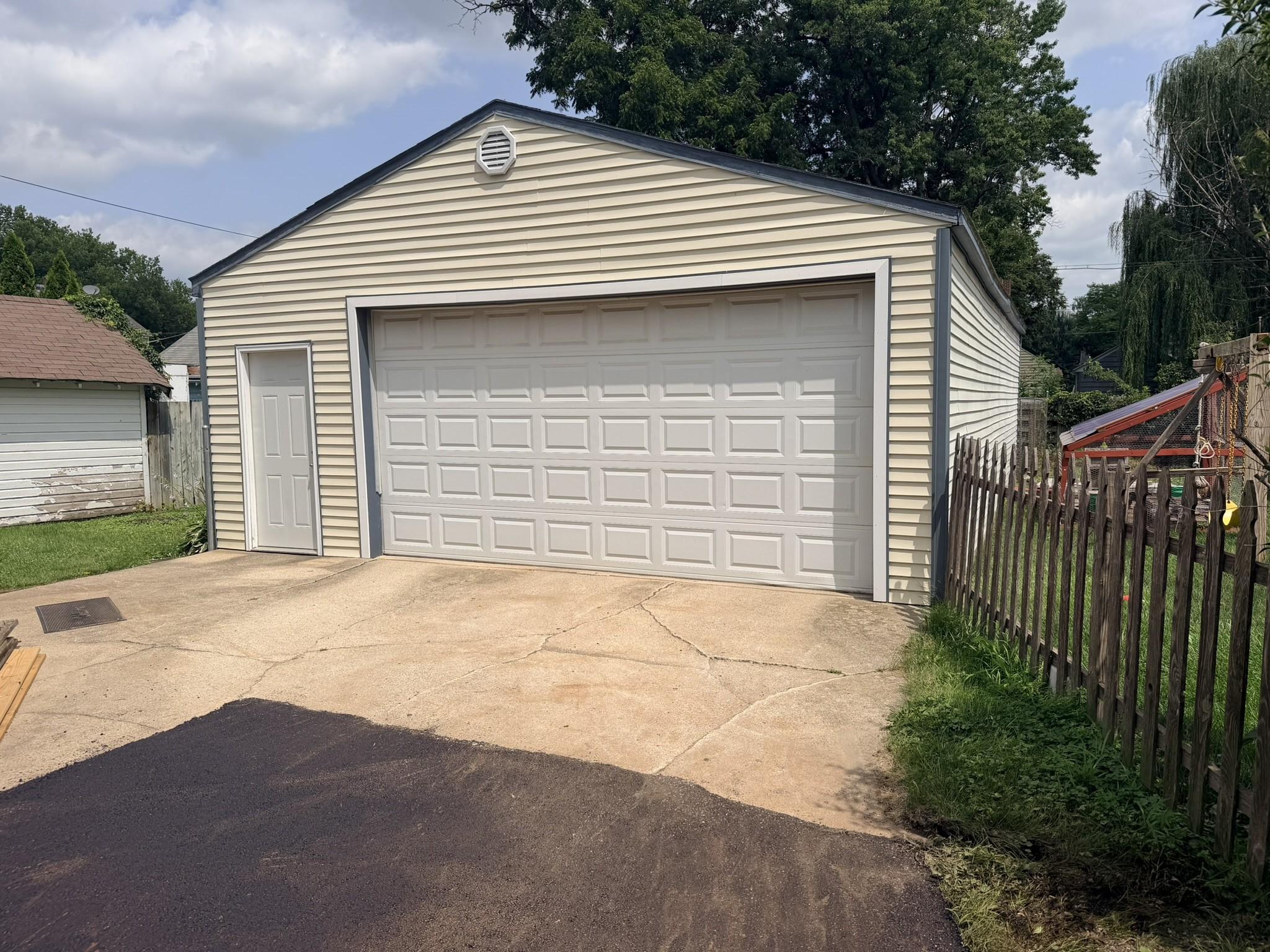 Photo 2 of Single family home for sale at 1018 4th Avenue Se, Rochester, MN 55904 | MLS# 7110171 | Listing updated on 2026-09-22