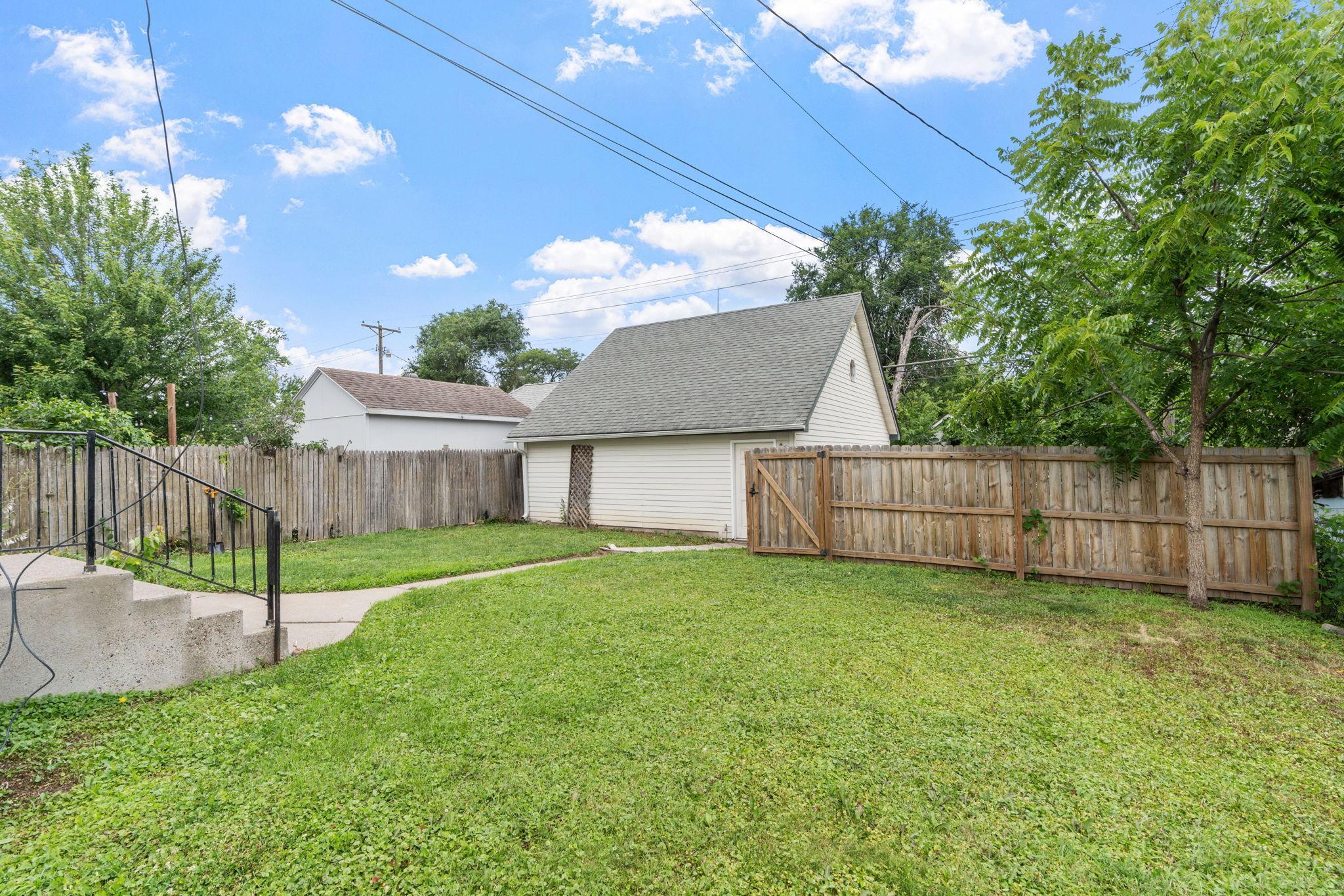 Listing Photo 4 - Condo for sale in building located at 1149 Minnehaha Ave E, Saint Paul, MN 55106