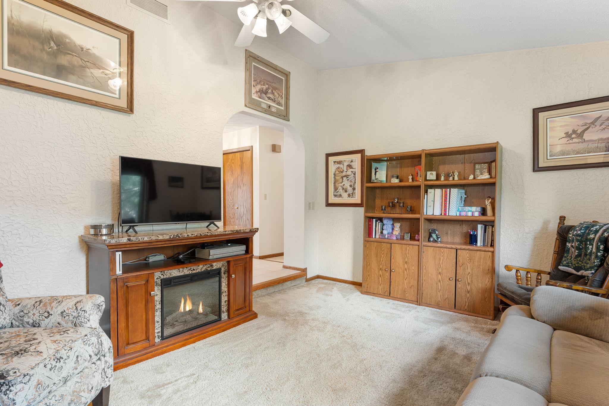 Photo 4 of Sale Pending at 545 Crestview Ln, Owatonna, MN 55060 | MLS# 7113293 | Listing updated on 2026-10-15