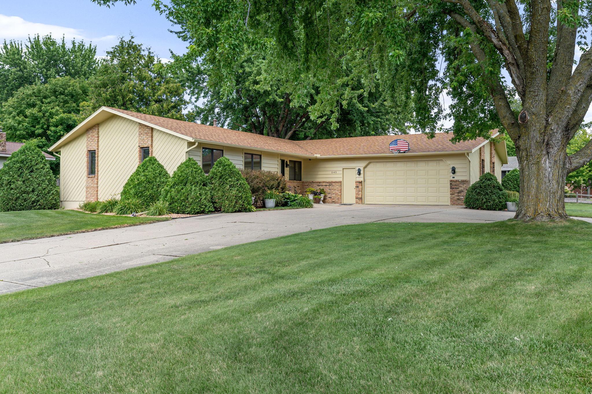 Photo 1 of Sale Pending at 545 Crestview Ln, Owatonna, MN 55060 | MLS# 7113293 | Listing updated on 2026-10-15