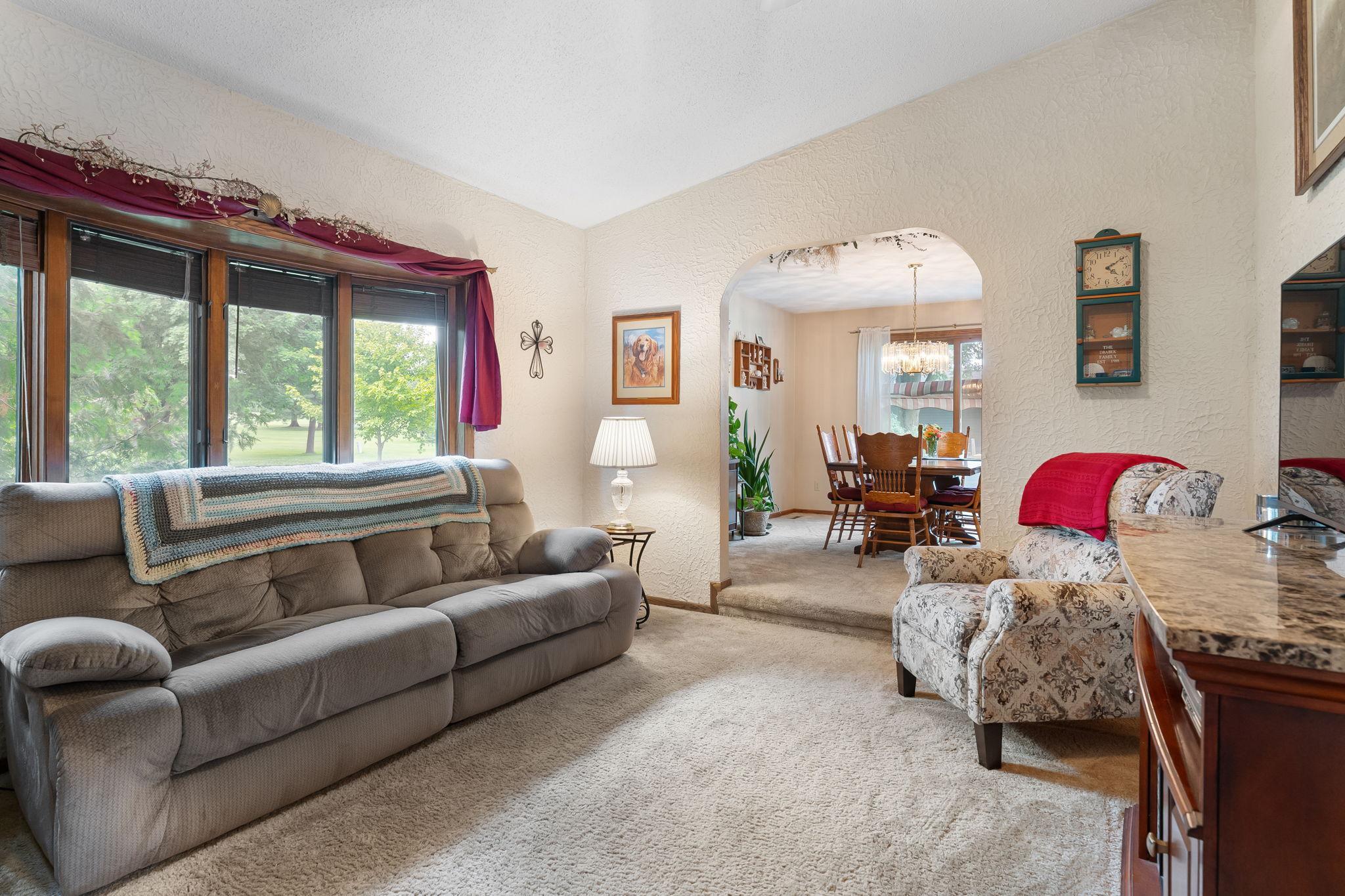 Photo 3 of Sale Pending at 545 Crestview Ln, Owatonna, MN 55060 | MLS# 7113293 | Listing updated on 2026-10-15