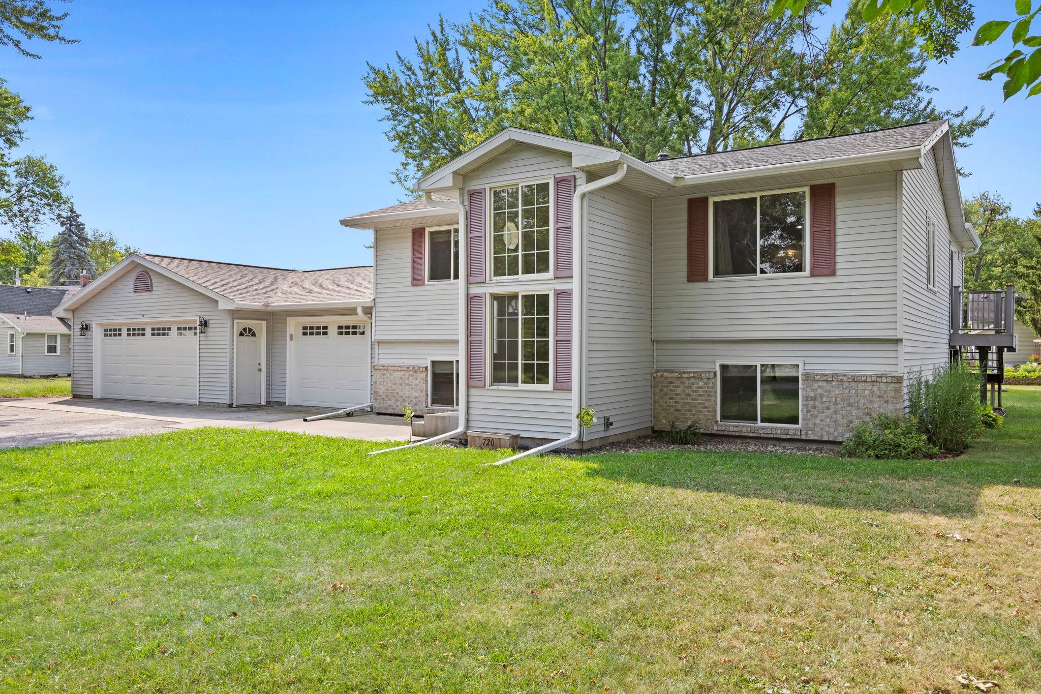 Photo 3 of Single family home for sale at 720 W 2nd Street, Rush City, MN 55069 | MLS# 7114179 | Listing updated on 2026-09-21