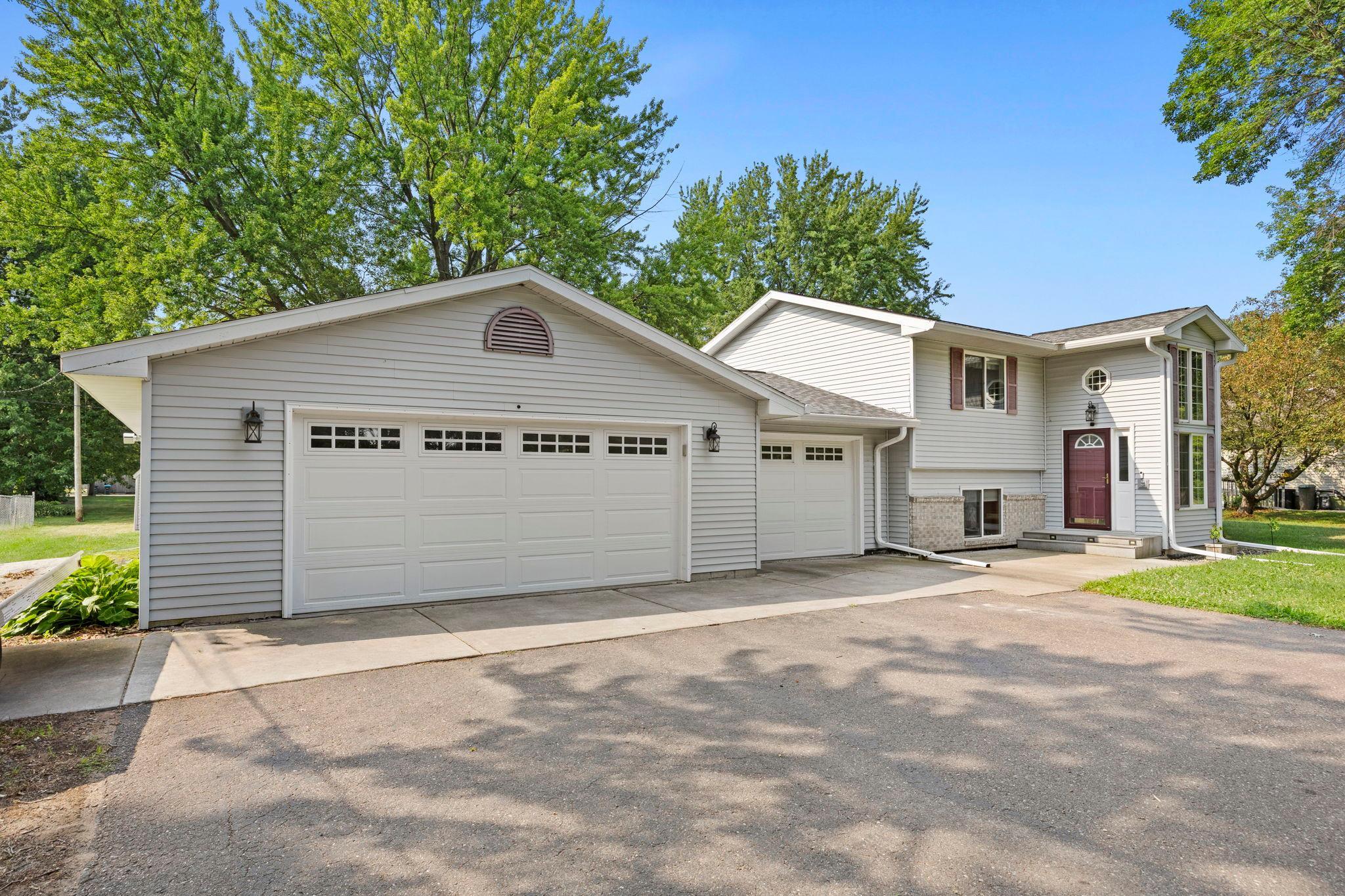 Photo 1 of Single family home for sale at 720 W 2nd Street, Rush City, MN 55069 | MLS# 7114179 | Listing updated on 2026-09-21