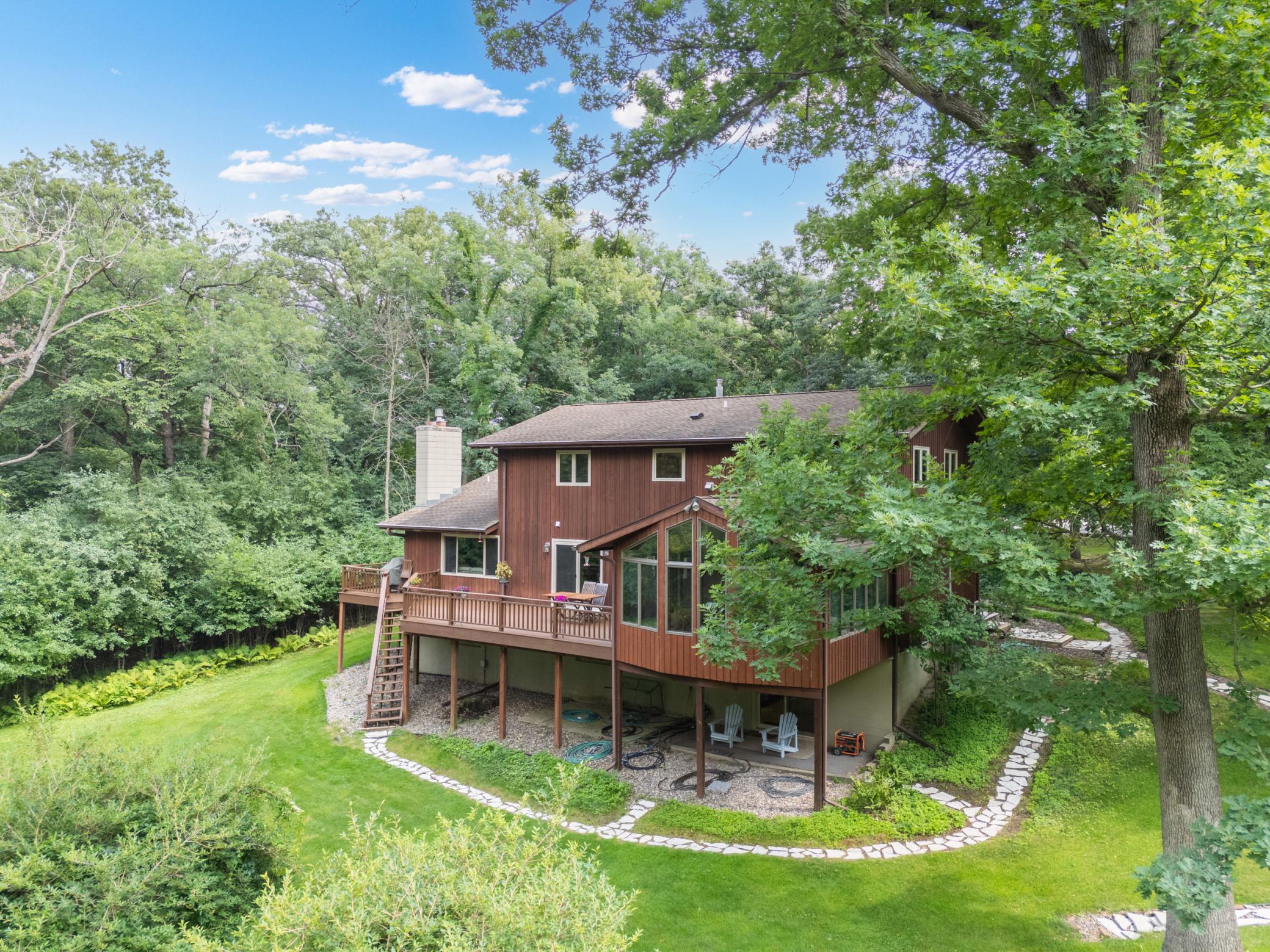 Photo 3 of Single family home for sale at 2901 Bambi Ct Sw, Rochester, MN 55902 | MLS# 7115882 | Listing updated on 2026-10-05