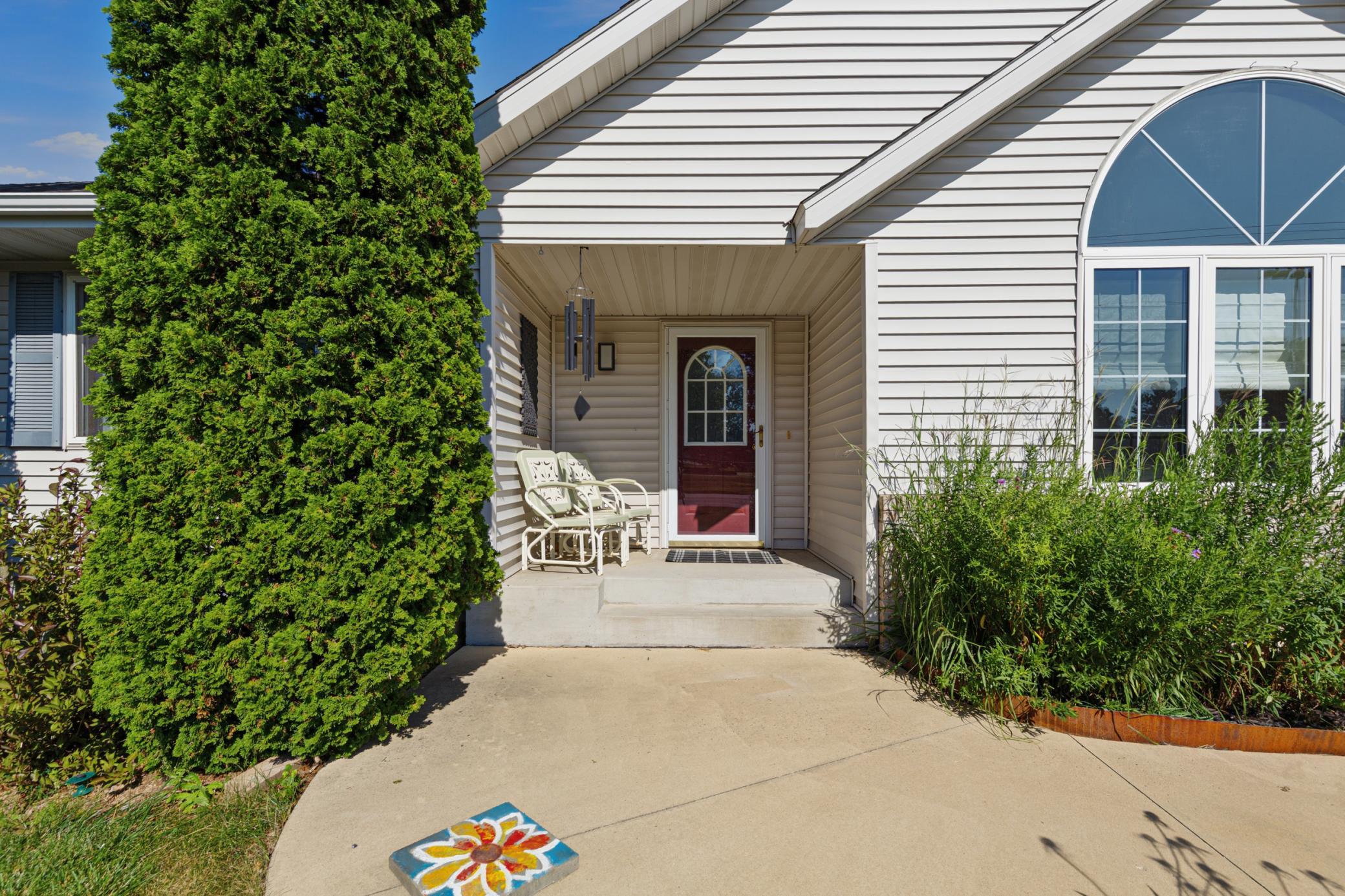 Photo 2 of Sale Pending at 1035 Smith Ave, Owatonna, MN 55060 | MLS# 7116695 | Listing updated on 2026-09-21