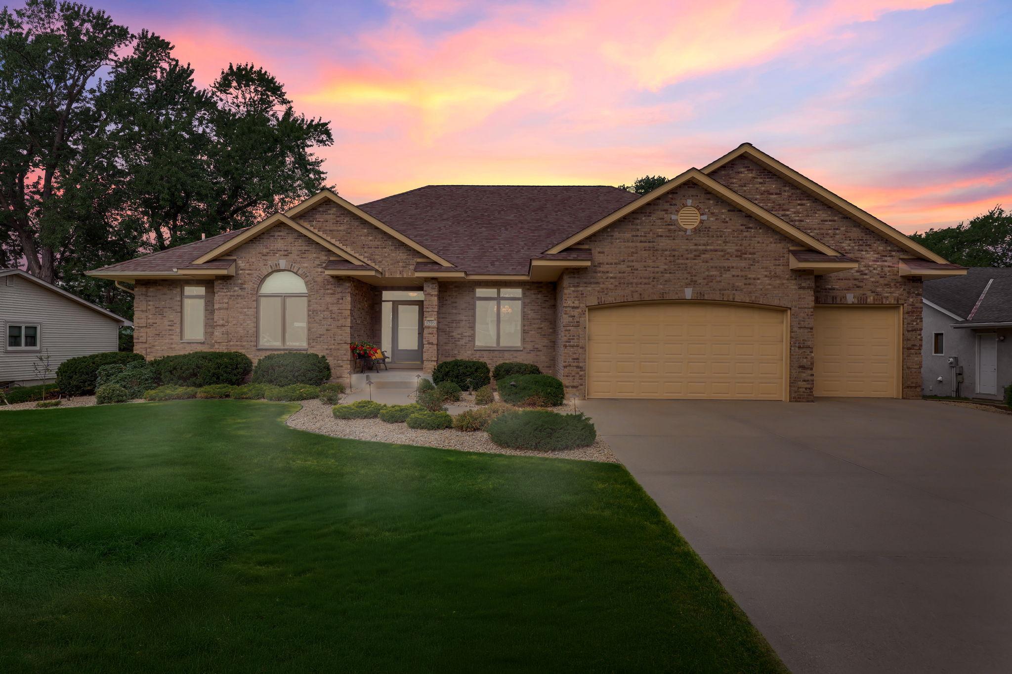 Photo 3 of Sale Pending at 3205 Woodbridge St, Saint Paul, MN 55126 | MLS# 7116875 | Listing updated on 2026-09-24