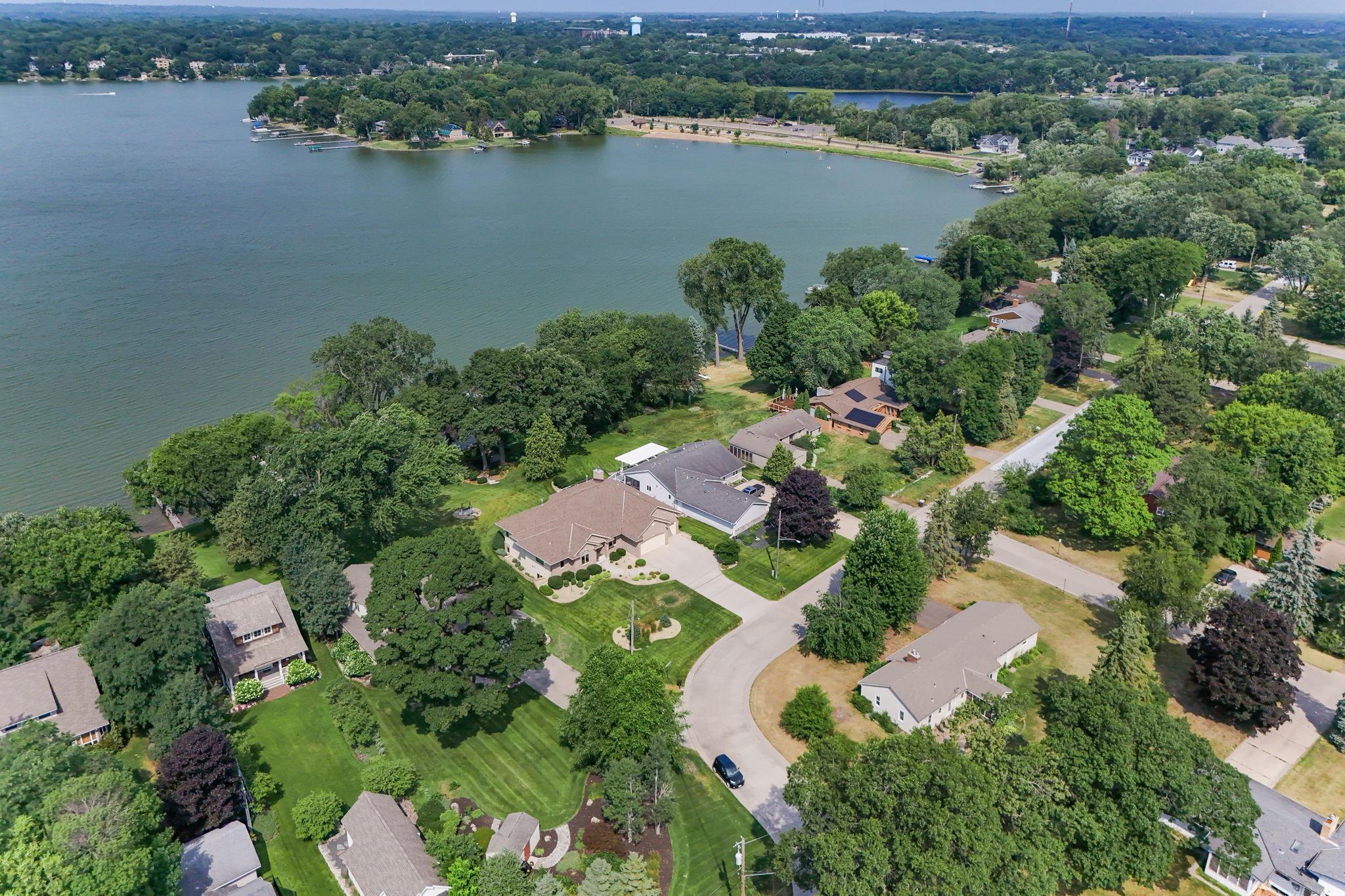 Photo 2 of Sale Pending at 3205 Woodbridge St, Saint Paul, MN 55126 | MLS# 7116875 | Listing updated on 2026-09-24