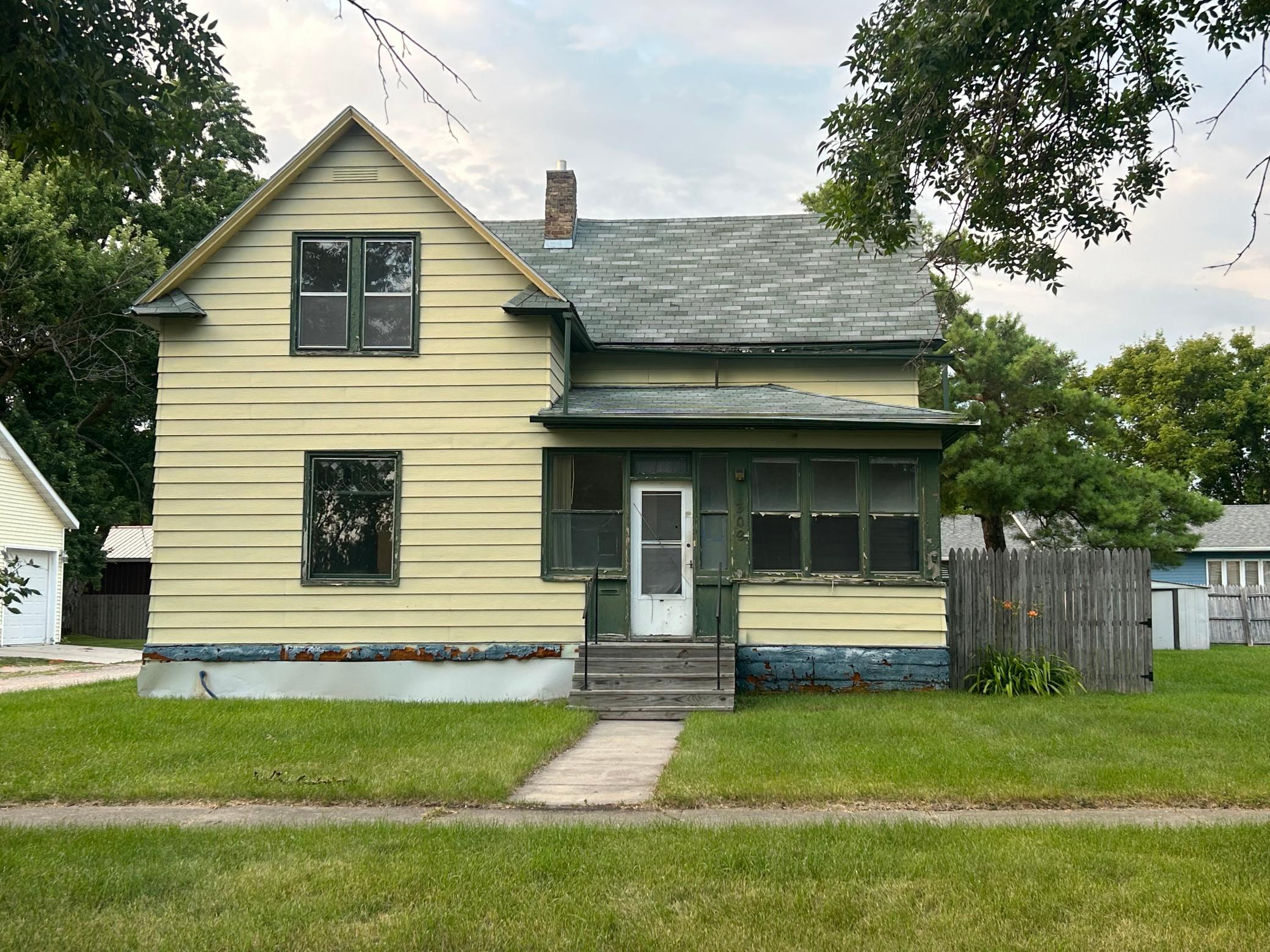 Photo 1 of Single family home for sale at 309 4th Street W, Thief River Falls, MN 56701 | MLS# 7119259 | Listing updated on 2026-10-24