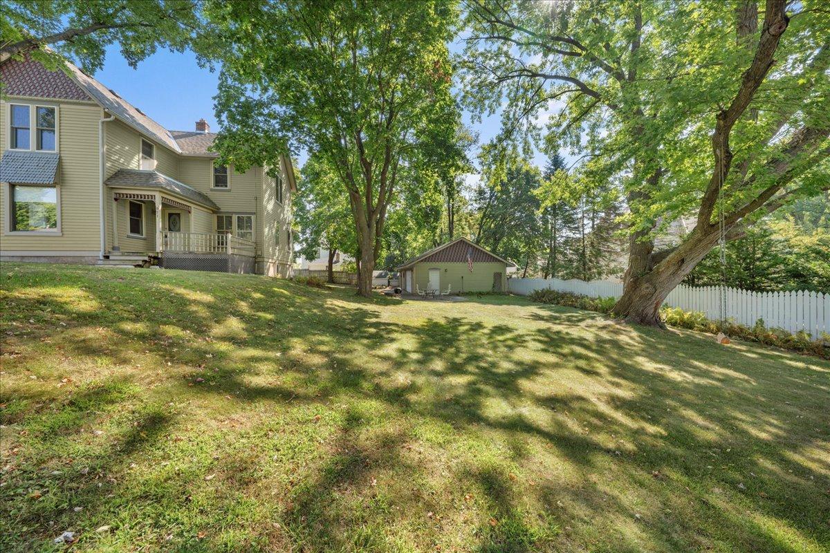 Photo 3 of Single family home for sale at 921 4Th St N, Stillwater, MN 55082 | MLS# 7119382 | Listing updated on 2026-09-21