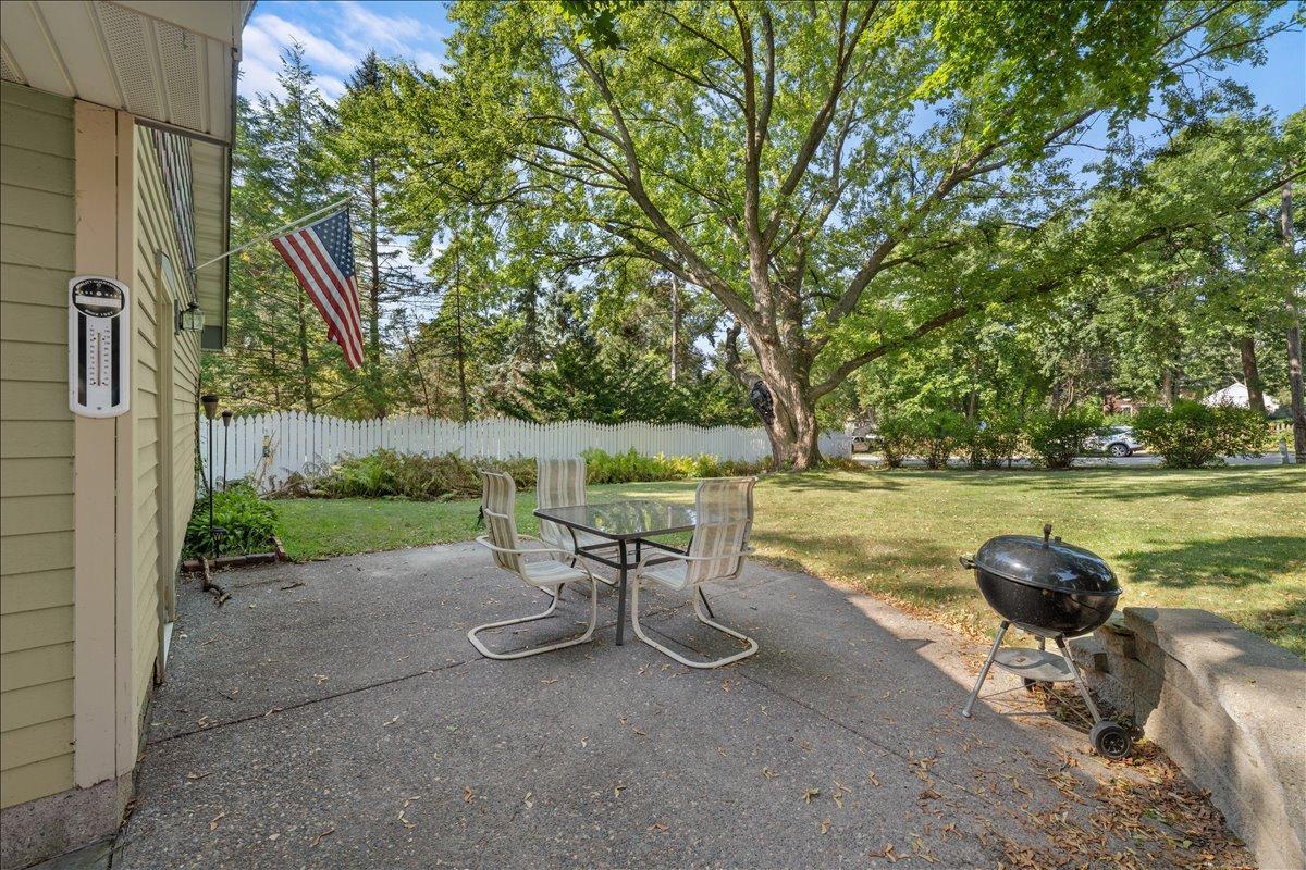 Photo 4 of Single family home for sale at 921 4Th St N, Stillwater, MN 55082 | MLS# 7119382 | Listing updated on 2026-09-21