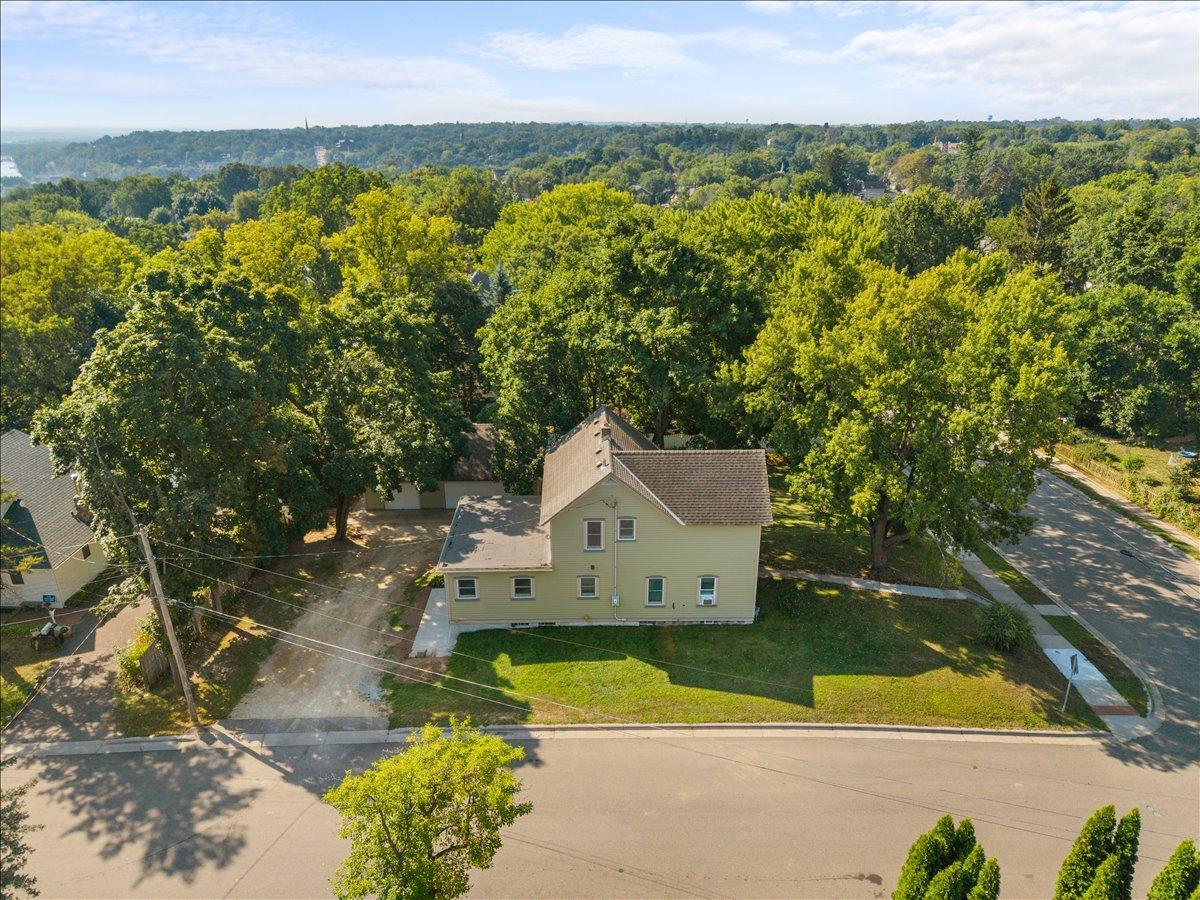 Photo 3 of Single family home for sale at 921 4th St N, Stillwater, MN 55082 | MLS# 7119382 | Listing updated on 2026-09-21