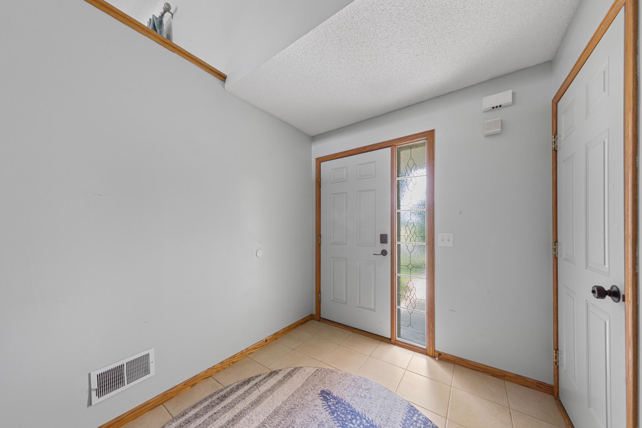 Photo 2 of Single family home for sale at 2505 Country View Dr, Northfield, MN 55057 | MLS# 7119935 | Listing updated on 2026-10-15