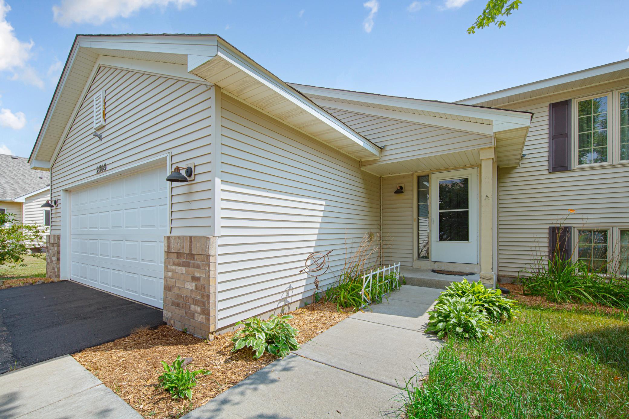 Photo 1 of Single family home for sale at 2505 Country View Dr, Northfield, MN 55057 | MLS# 7119935 | Listing updated on 2026-10-15