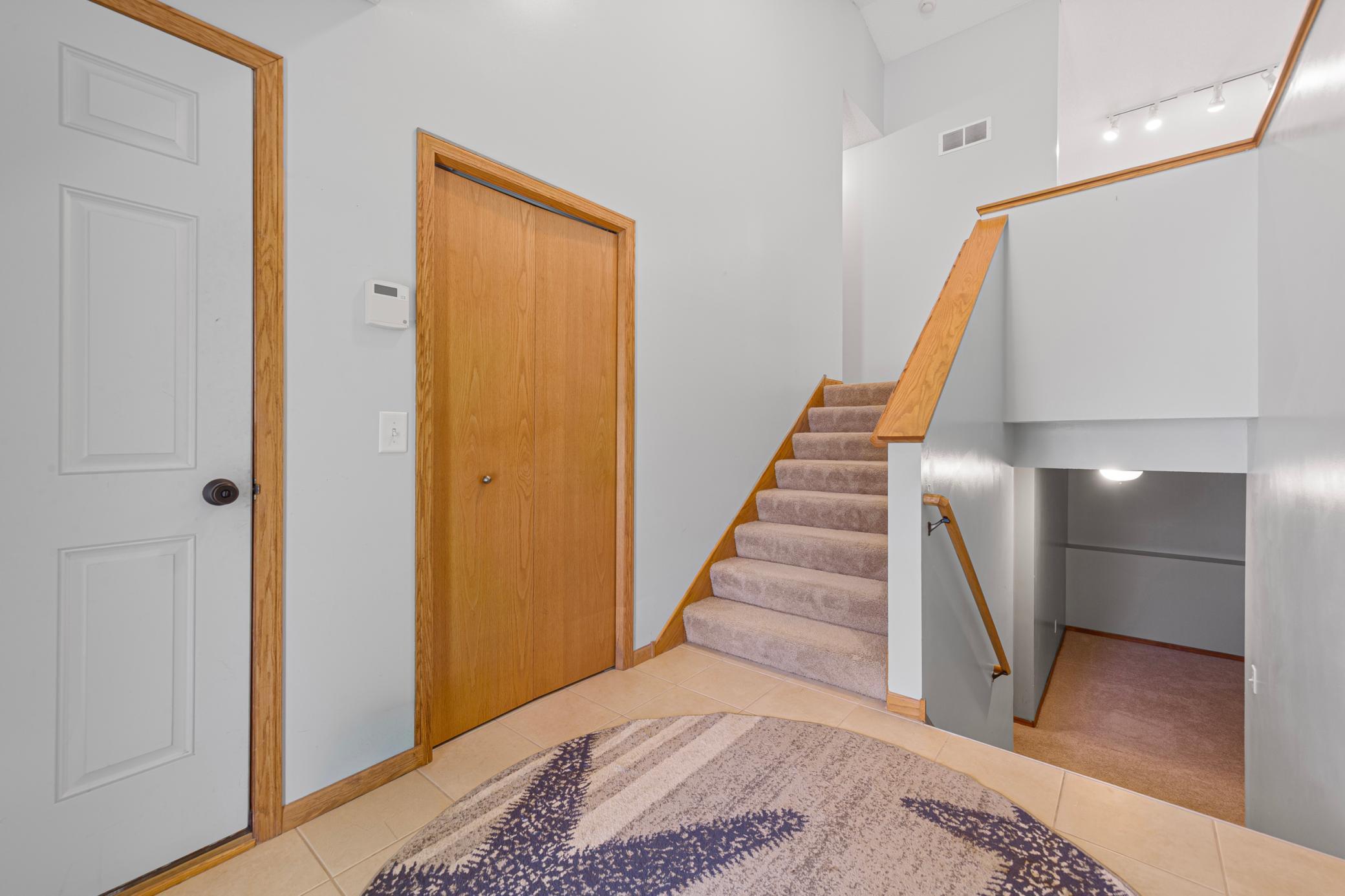 Photo 3 of Single family home for sale at 2505 Country View Dr, Northfield, MN 55057 | MLS# 7119935 | Listing updated on 2026-10-15
