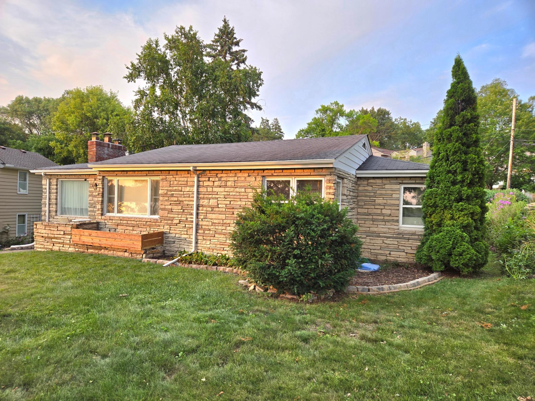 Photo 4 of Single family home for sale at 1736 E Shore Dr, Saint Paul, MN 55109 | MLS# 7121092 | Listing updated on 2026-10-15