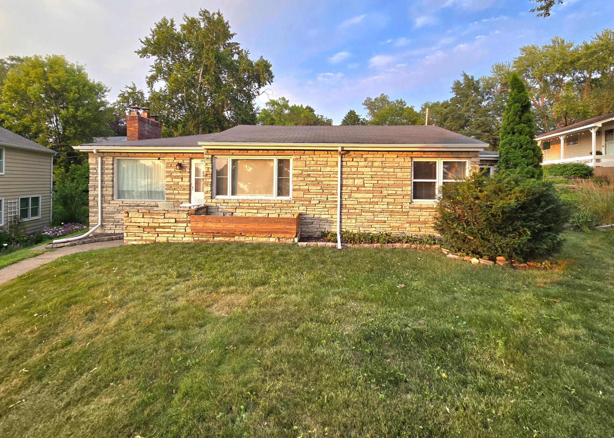 Photo 3 of Single family home for sale at 1736 E Shore Dr, Saint Paul, MN 55109 | MLS# 7121092 | Listing updated on 2026-10-15