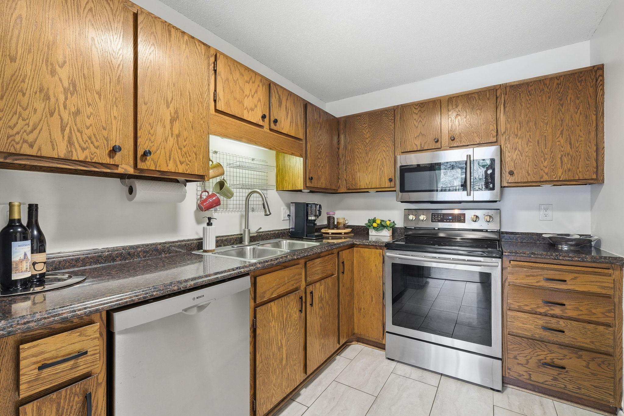 Photo 2 of Condo for sale at 7601 W 101st St #114, Bloomington, MN 55438 | MLS# 7123143 | Listing updated on 2026-10-09