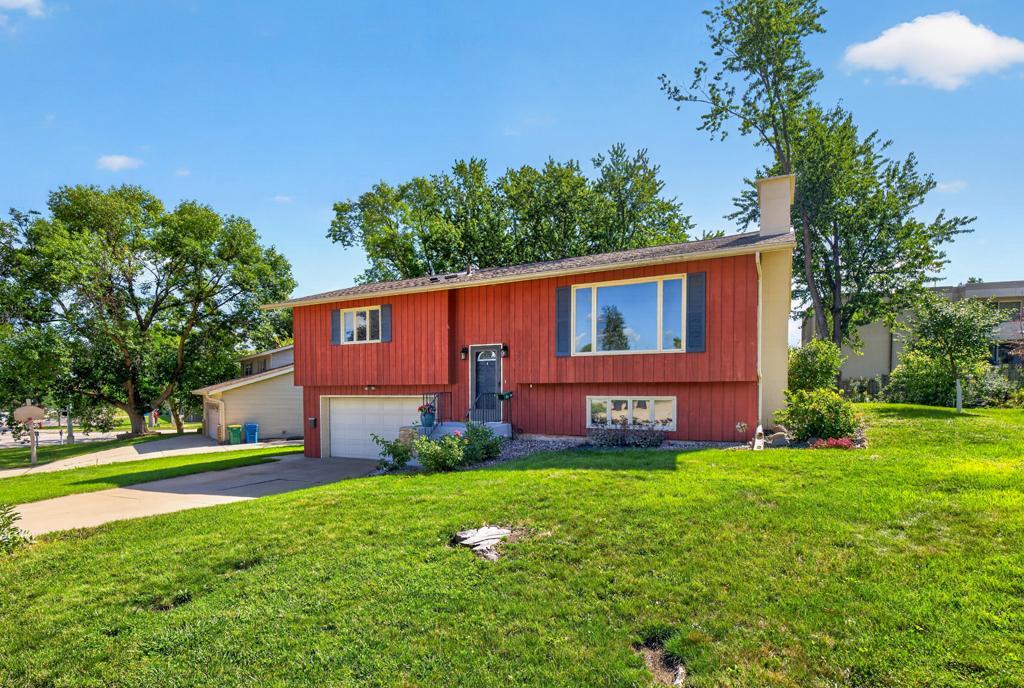 Photo 2 of Single family home for sale at 376 Norseman Ct Nw, Rochester, MN 55901 | MLS# 7126731 | Listing updated on 2026-09-21