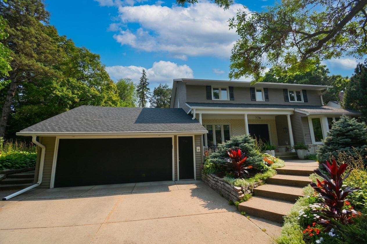 Single family home for sale at 776 Upper Colonial Dr, Saint Paul, MN 55118 | MLS# 7127308
