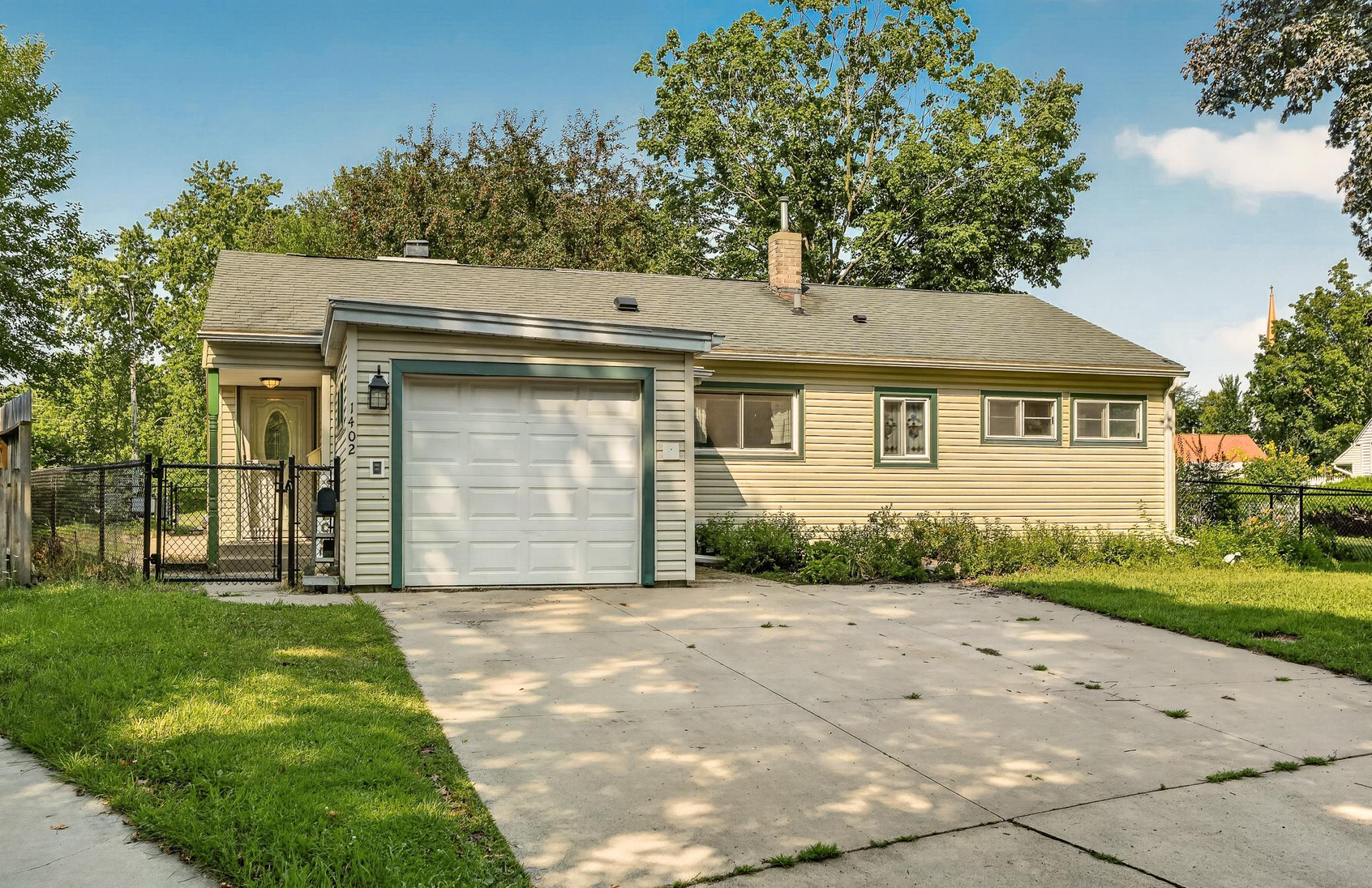 Single family home for sale at 1402 Damon Ct Se, Rochester, MN 55904 | MLS# 7128381