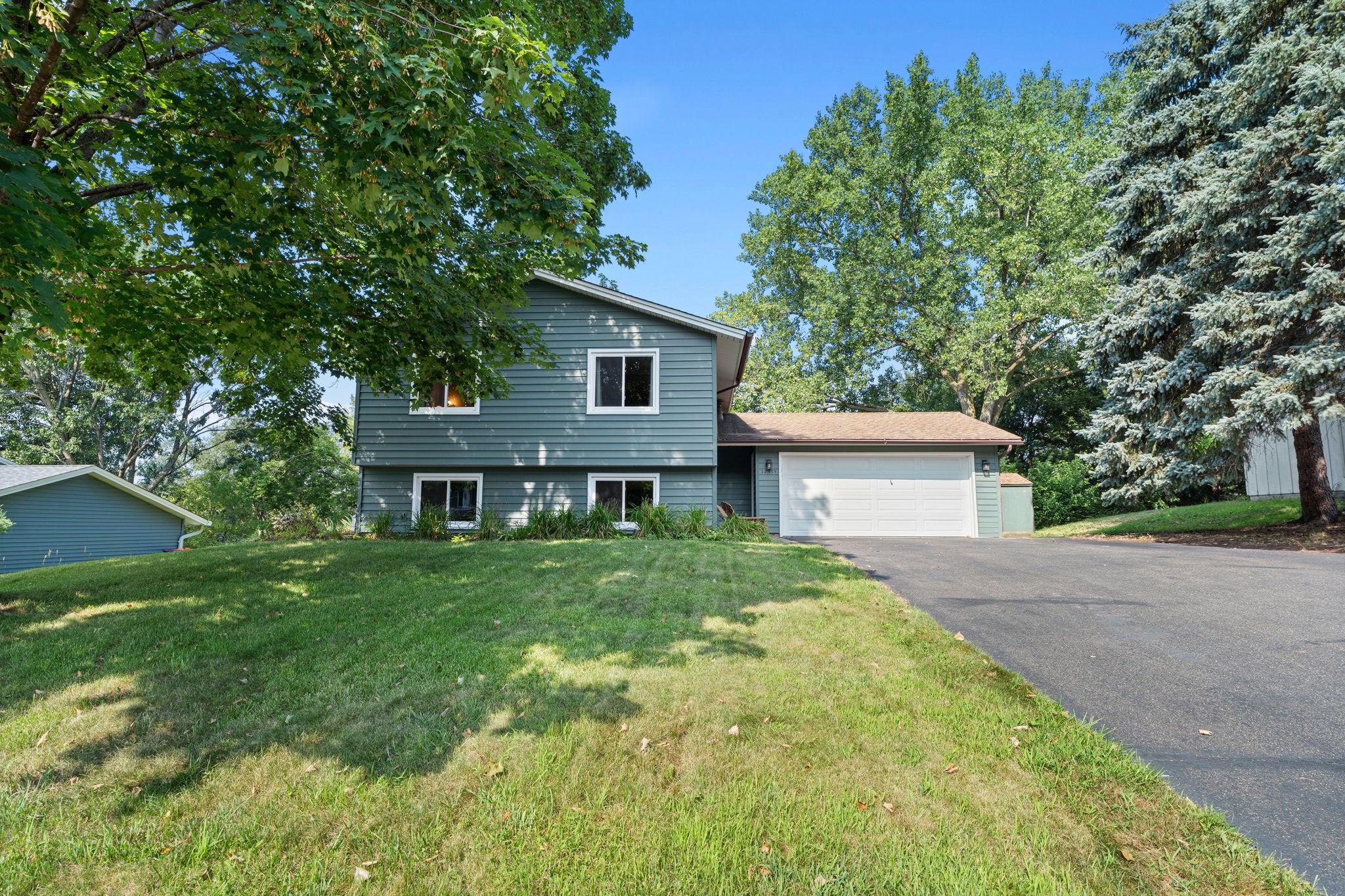 Photo 3 of Sale Pending at 12335 Oxbow Dr, Eden Prairie, MN 55347 | MLS# 7129099 | Listing updated on 2026-09-21