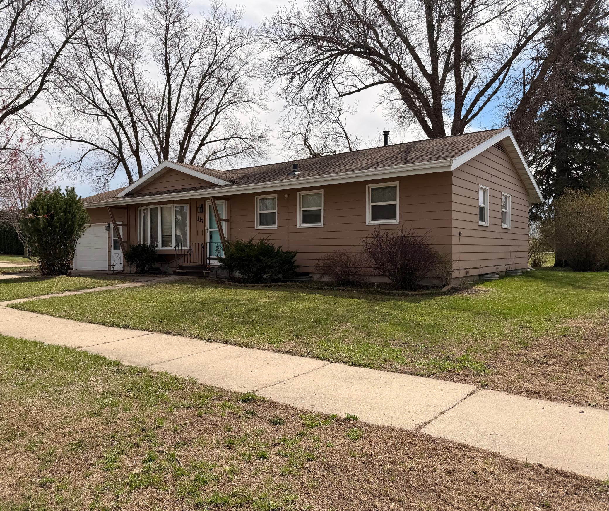 Photo 1 of Single family home for sale at 117 Southdale St Se, Sleepy Eye, MN 56085 | MLS# 7129671 | Listing updated on 2026-10-23
