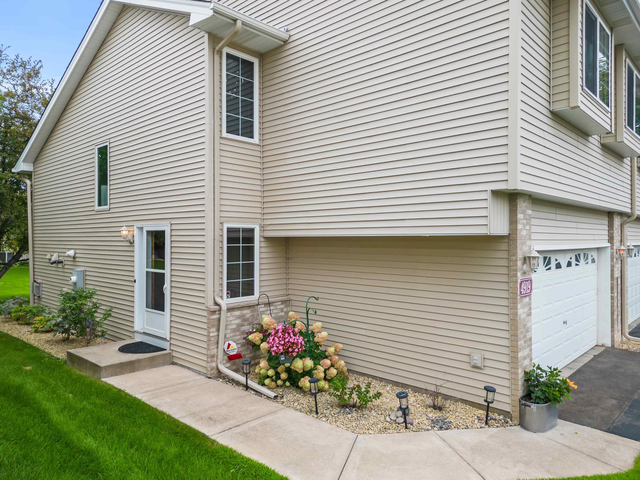 Photo 4 of Single family home for sale at 4919 132nd Way N, Hugo, MN 55038 | MLS# 7130073 | Listing updated on 2026-09-21