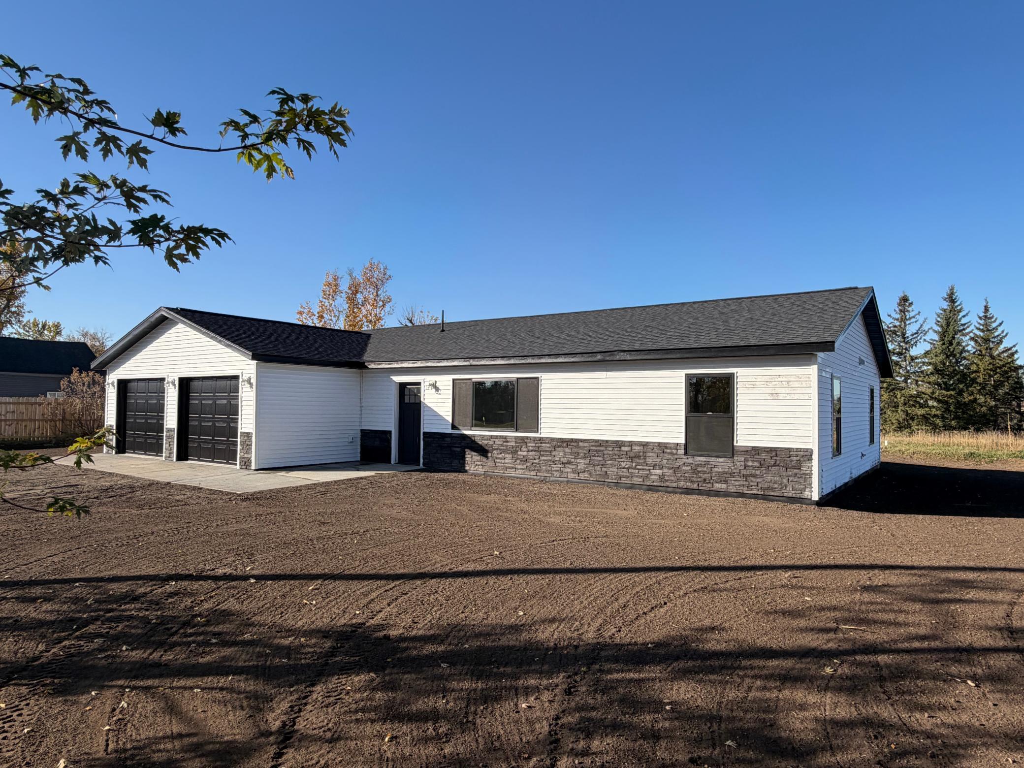 Photo 3 of Single family home for sale at 617 Lake Ave Ne, Bemidji, MN 56601 | MLS# 7131357 | Listing updated on 2026-10-23