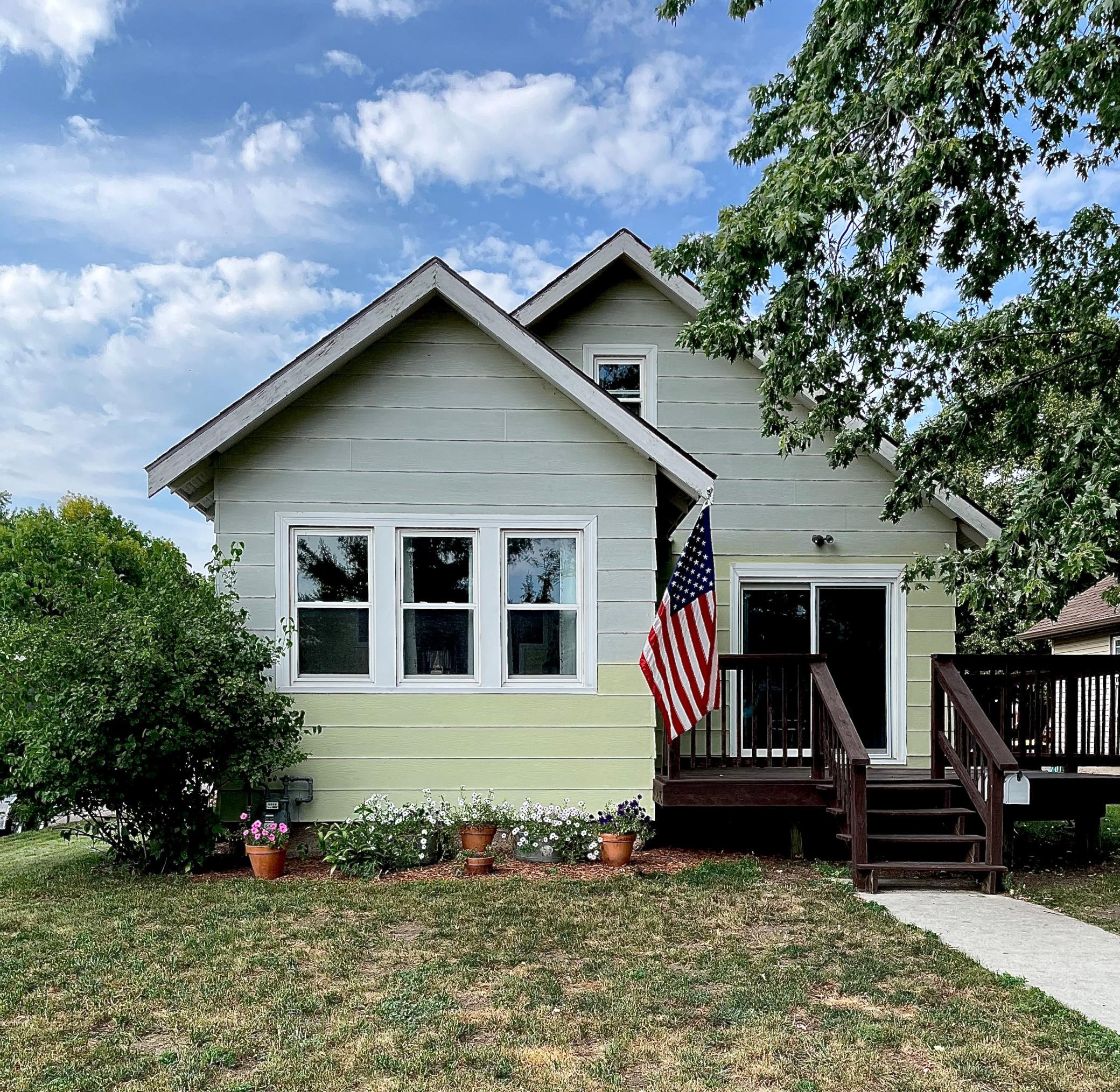 Photo 1 of Single family home for sale at 914 13th St, Windom, MN 56101 | MLS# 7131402 | Listing updated on 2026-09-21
