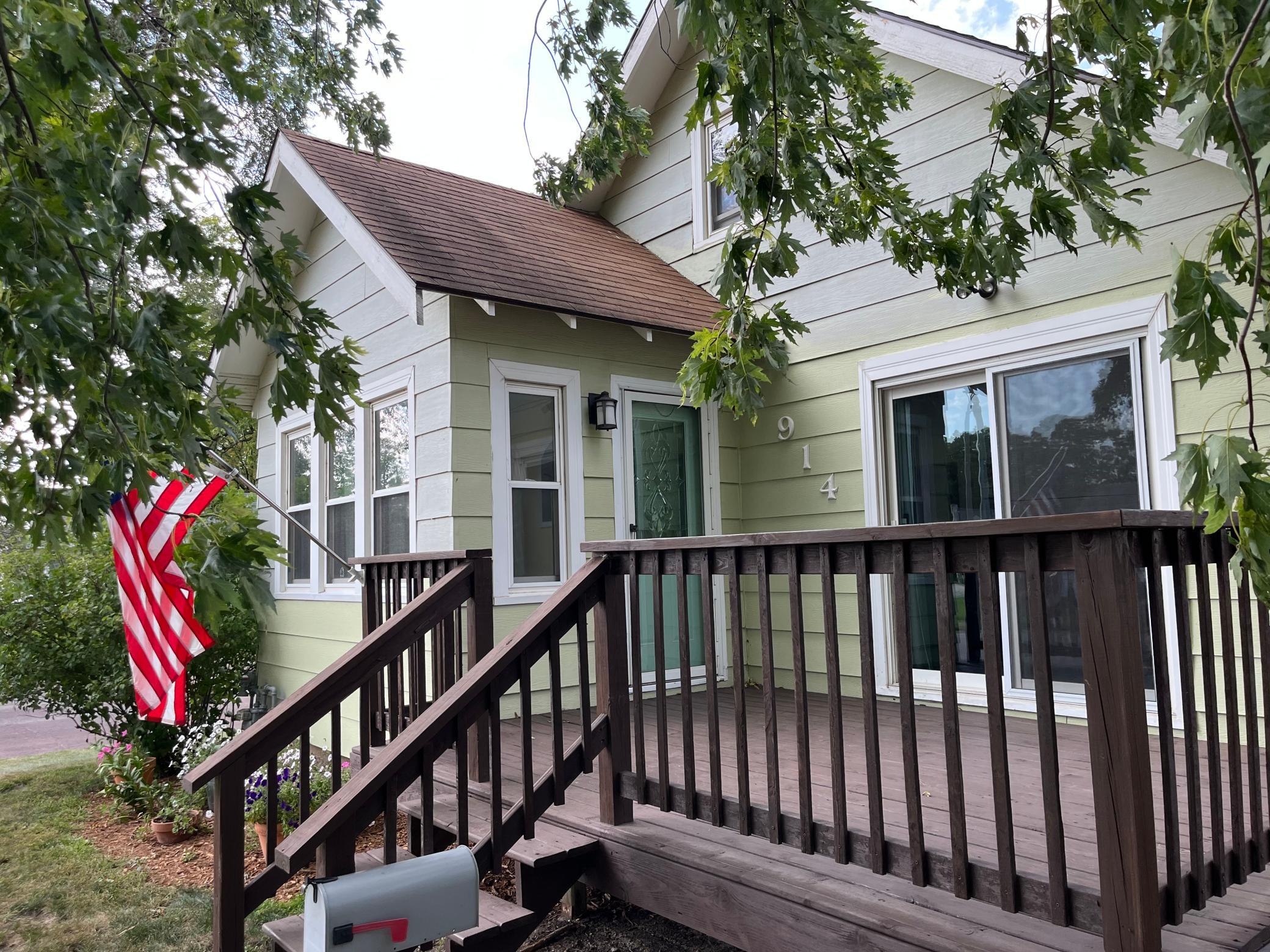 Photo 2 of Single family home for sale at 914 13th St, Windom, MN 56101 | MLS# 7131402 | Listing updated on 2026-09-21
