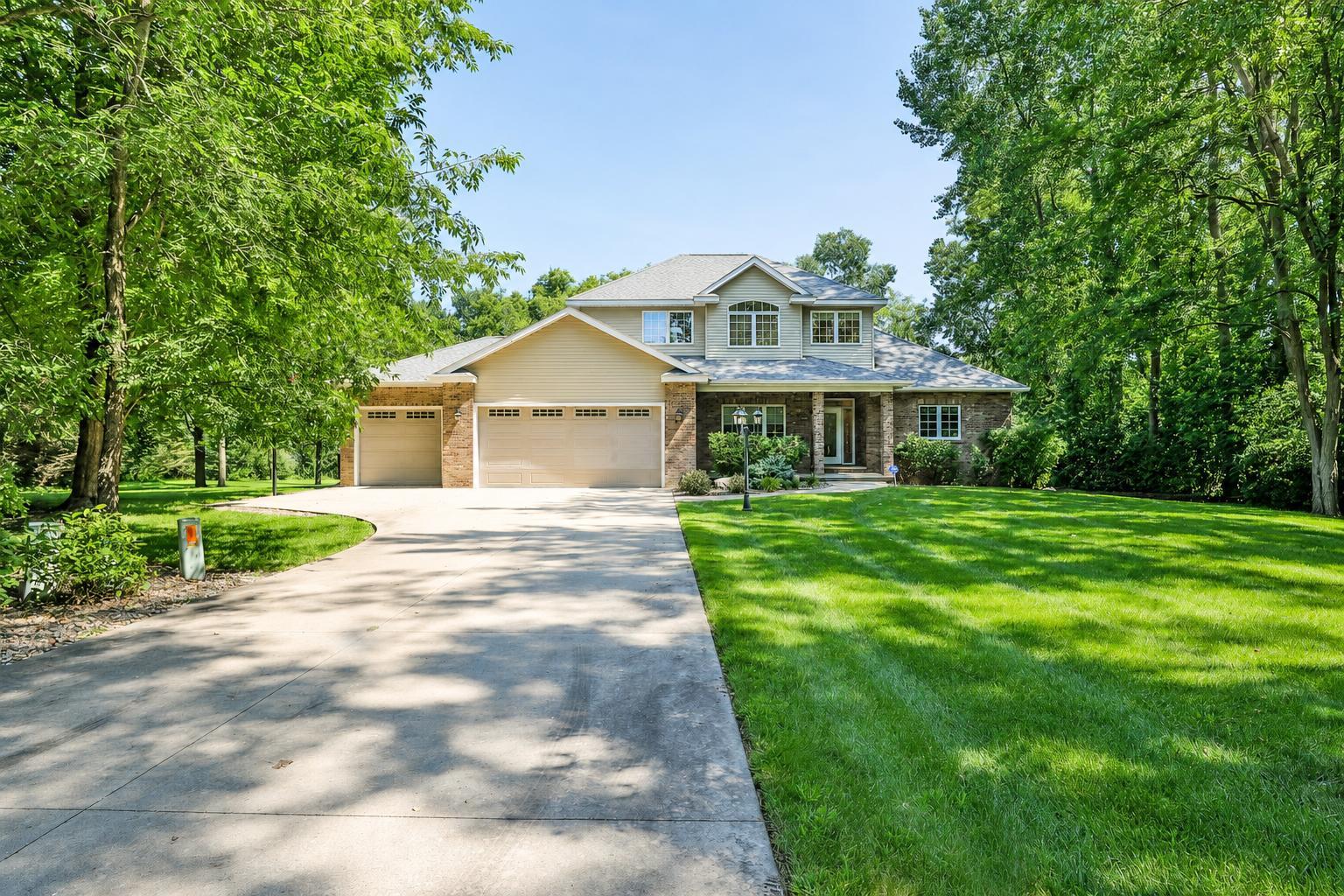Single family home for sale at 604 24Th St Nw, Austin, MN 55912 | MLS# 7131608