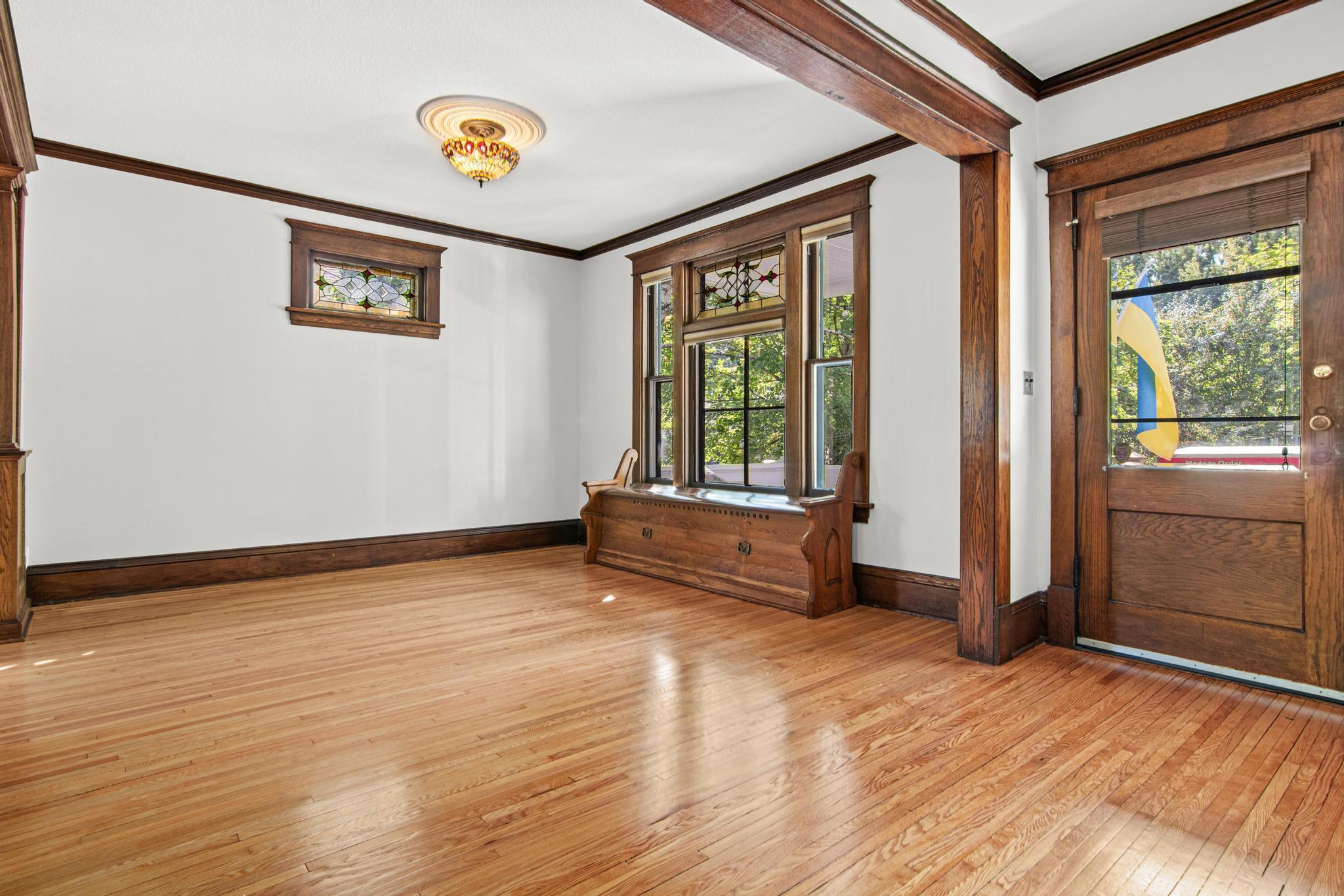 Photo 4 of Single family home for sale at 818 Delaware Ave, Saint Paul, MN 55107 | MLS# 7133783 | Listing updated on 2026-10-23