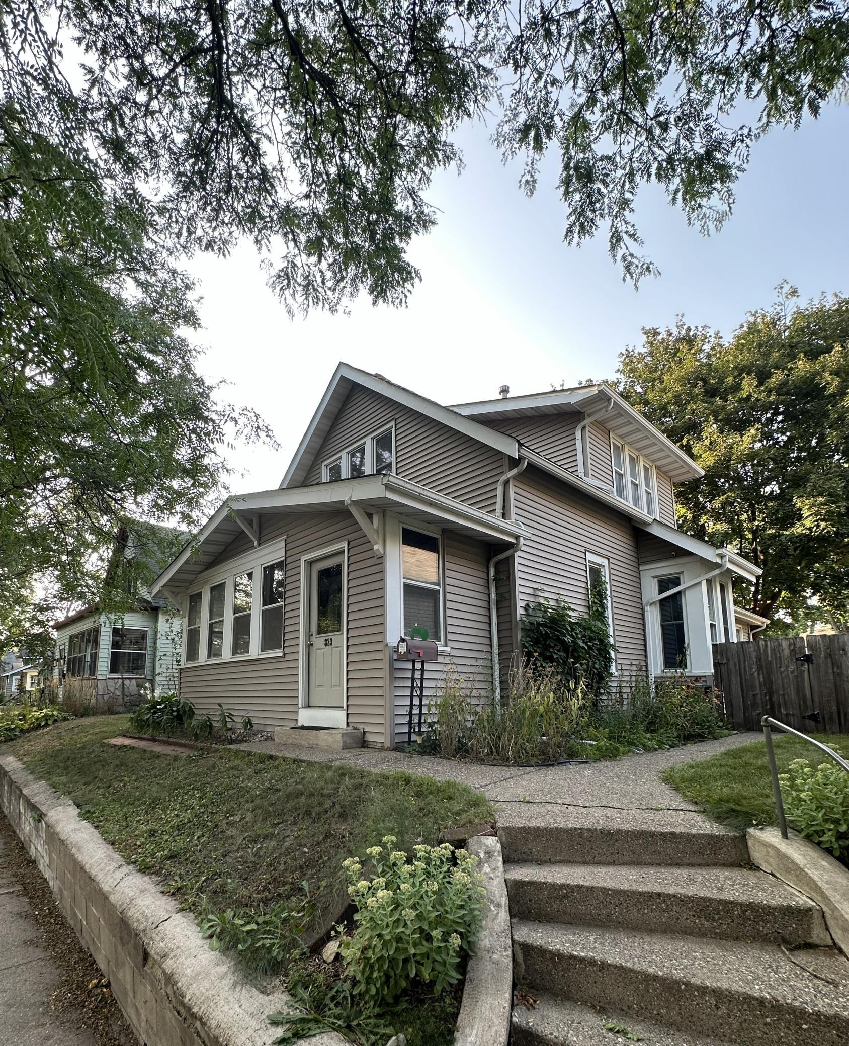 Photo 1 of Single family home for sale at 823 Juno Ave, Saint Paul, MN 55102 | MLS# 7134203 | Listing updated on 2026-10-23