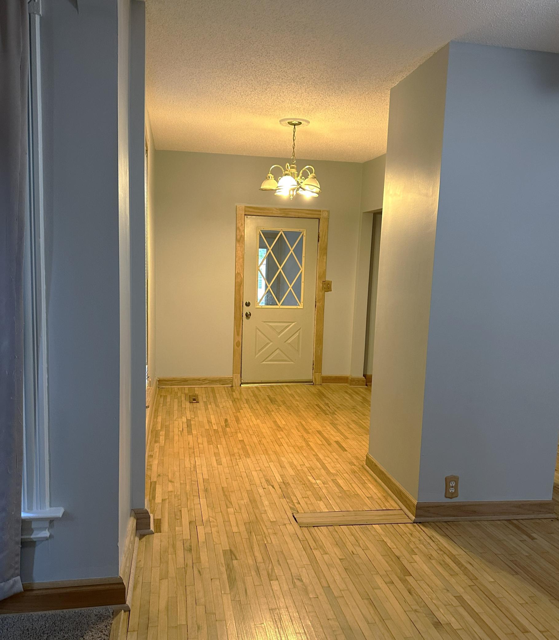 Photo 4 of Single family home for sale at 823 Juno Ave, Saint Paul, MN 55102 | MLS# 7134203 | Listing updated on 2026-10-23