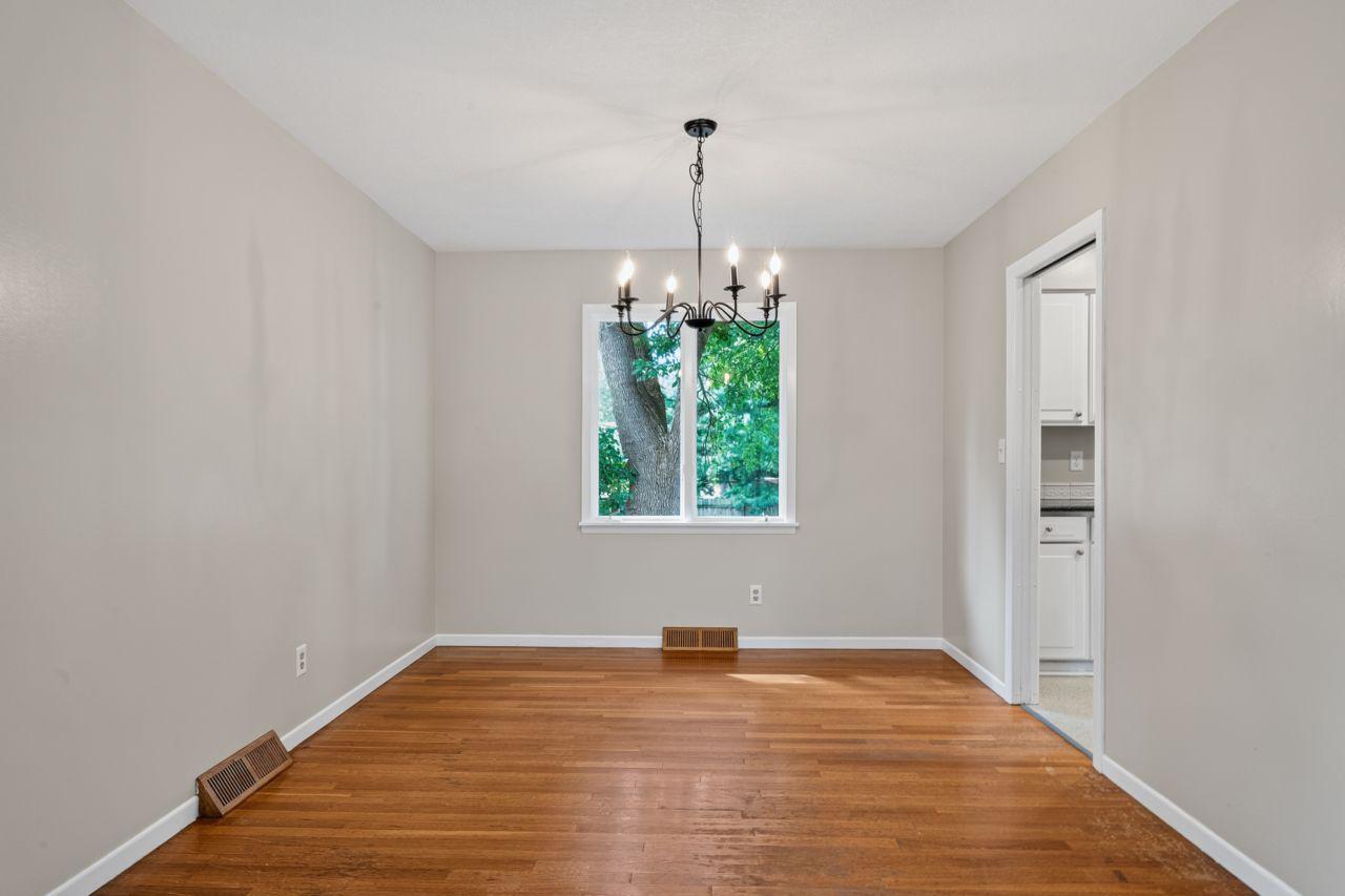 Photo 3 of Single family home for sale at 828 Fremont St E, Northfield, MN 55057 | MLS# 7134737 | Listing updated on 2026-10-26