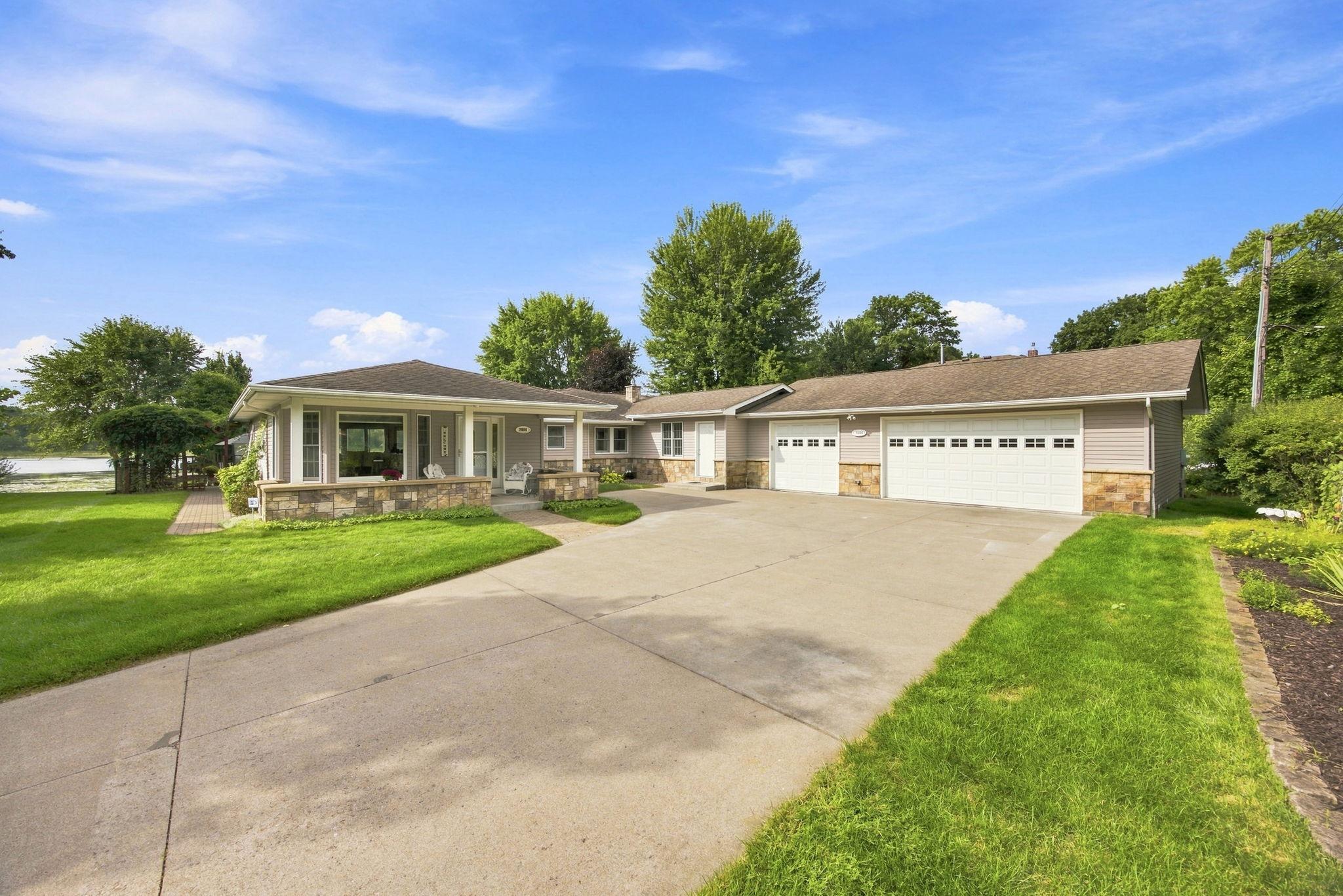 Photo 2 of Single family home for sale at 7806 Gloria Cir, Saint Paul, MN 55112 | MLS# 7136031 | Listing updated on 2026-10-05