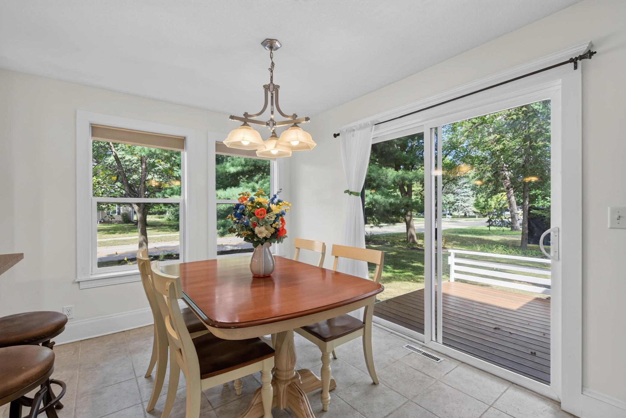 Photo 4 of Single family home for sale at 2577 County Rd H W, Saint Paul, MN 55112 | MLS# 7136608 | Listing updated on 2026-09-21