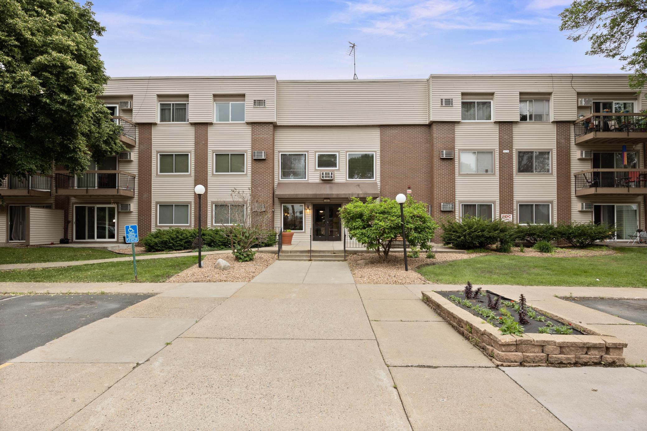 Photo 2 of Condo for sale at 2800 Hillsboro Ave N #214, Minneapolis, MN 55427 | MLS# 7138365 | Listing updated on 2026-10-24