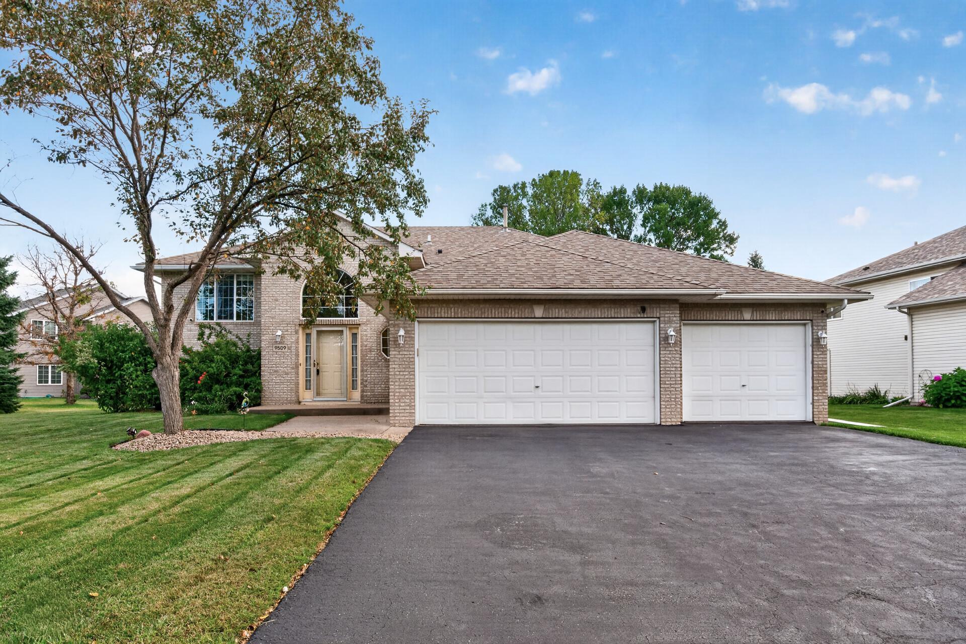 Photo 2 of Single family home for sale at 9509 Dogwood Ave N, Brooklyn Park, MN 55443 | MLS# 7139816 | Listing updated on 2026-10-02
