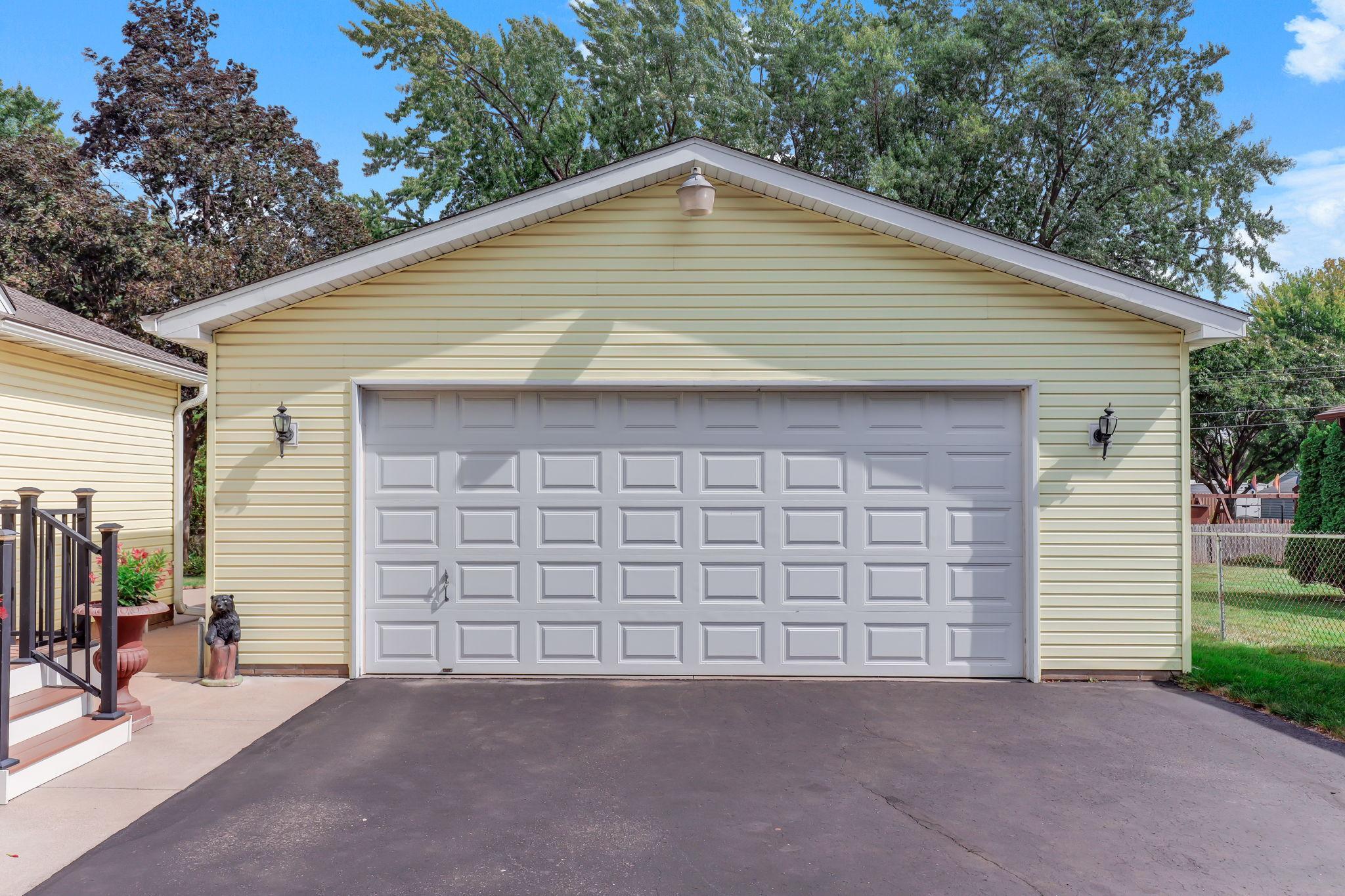Photo 3 of Sale Pending at 6920 Claude Ave, Inver Grove Heights, MN 55076 | MLS# 7140128 | Listing updated on 2026-09-21