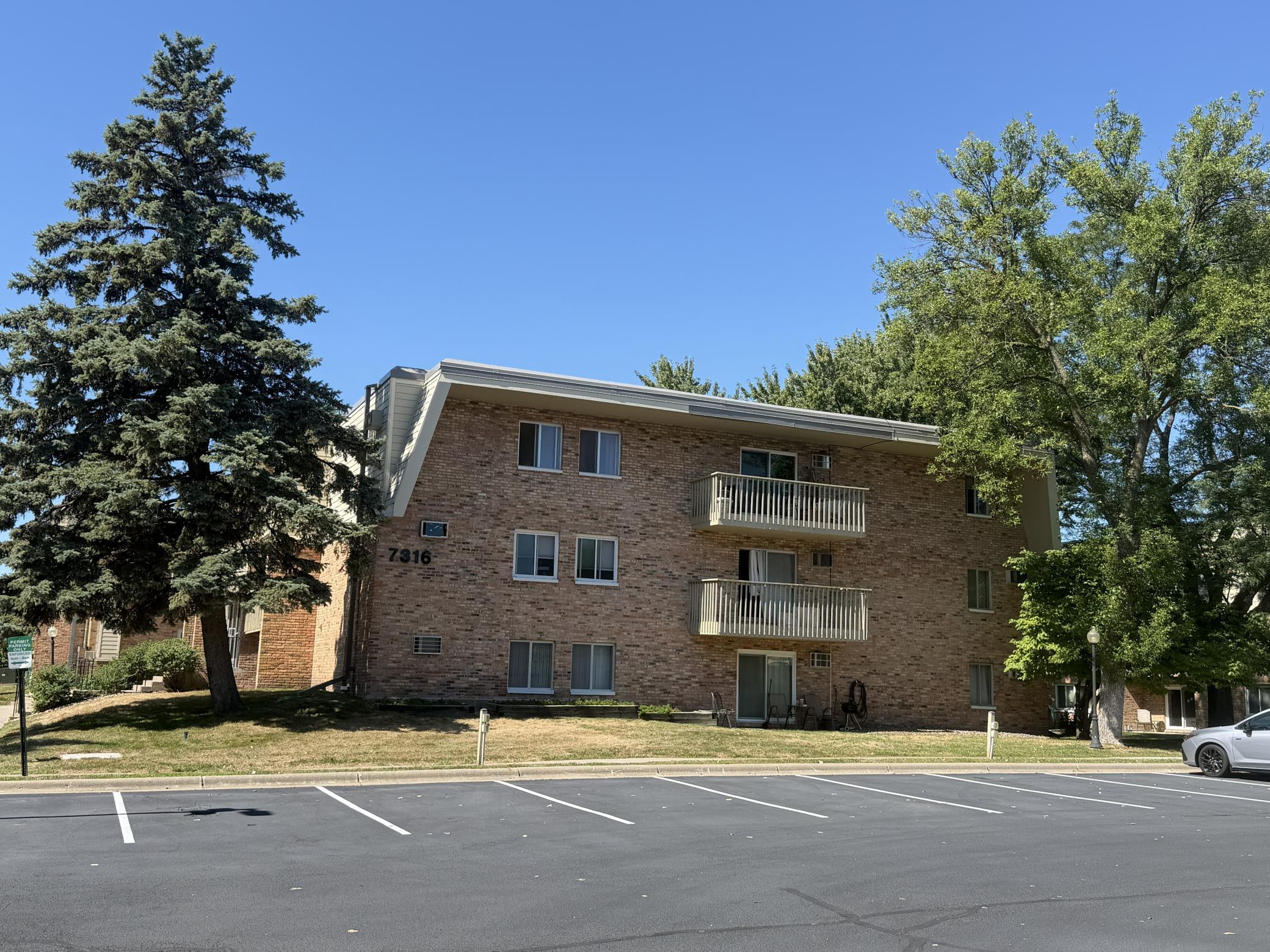 Photo 3 of Condo for sale at 7316 W 22nd Street #305, Minneapolis, MN 55426 | MLS# 7140883 | Listing updated on 2026-10-23