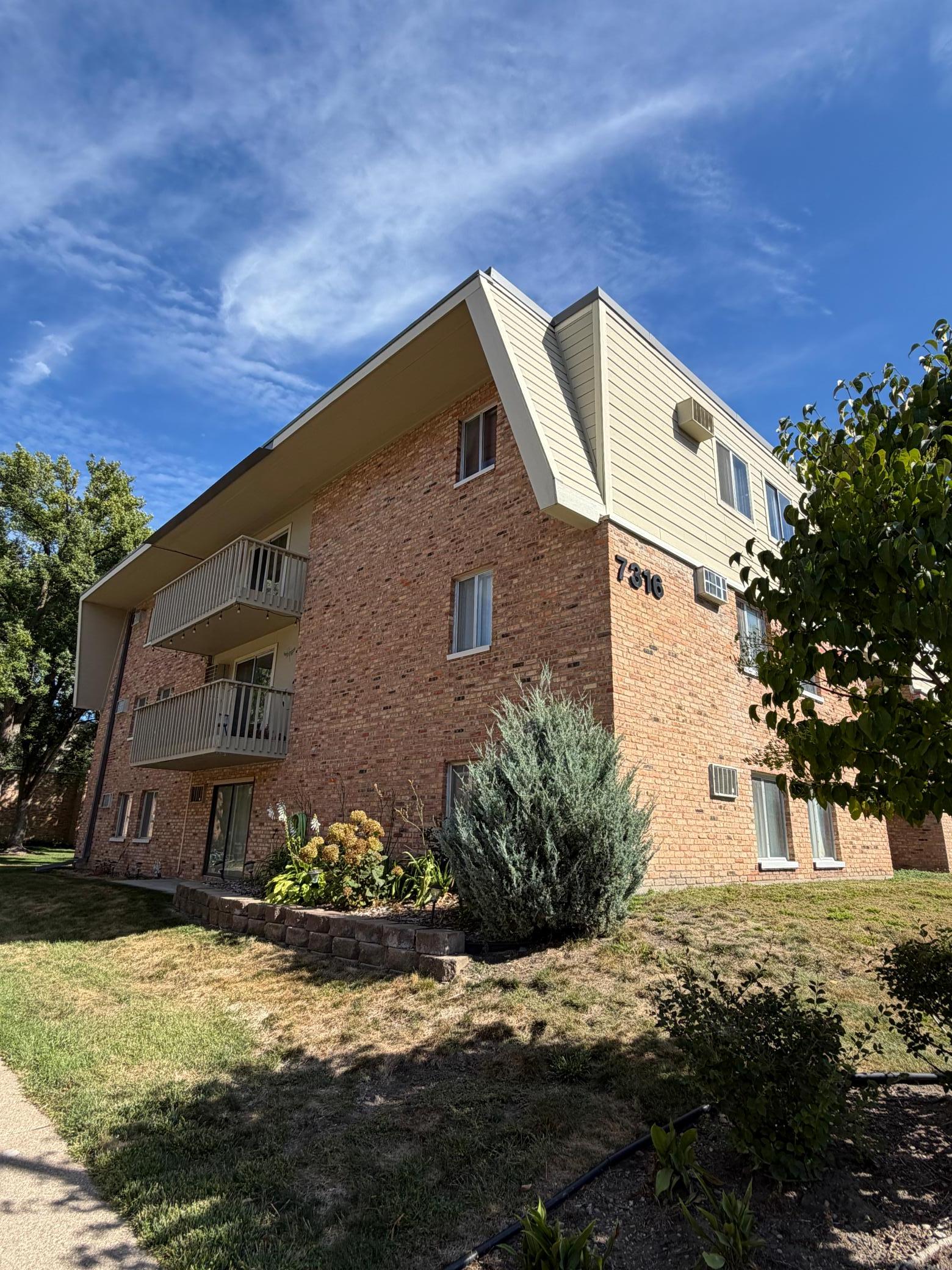 Listing Photo 4 - Condo for sale in building located at 7316 W 22nd St, St. Louis Park, MN 55426 - Unit #305