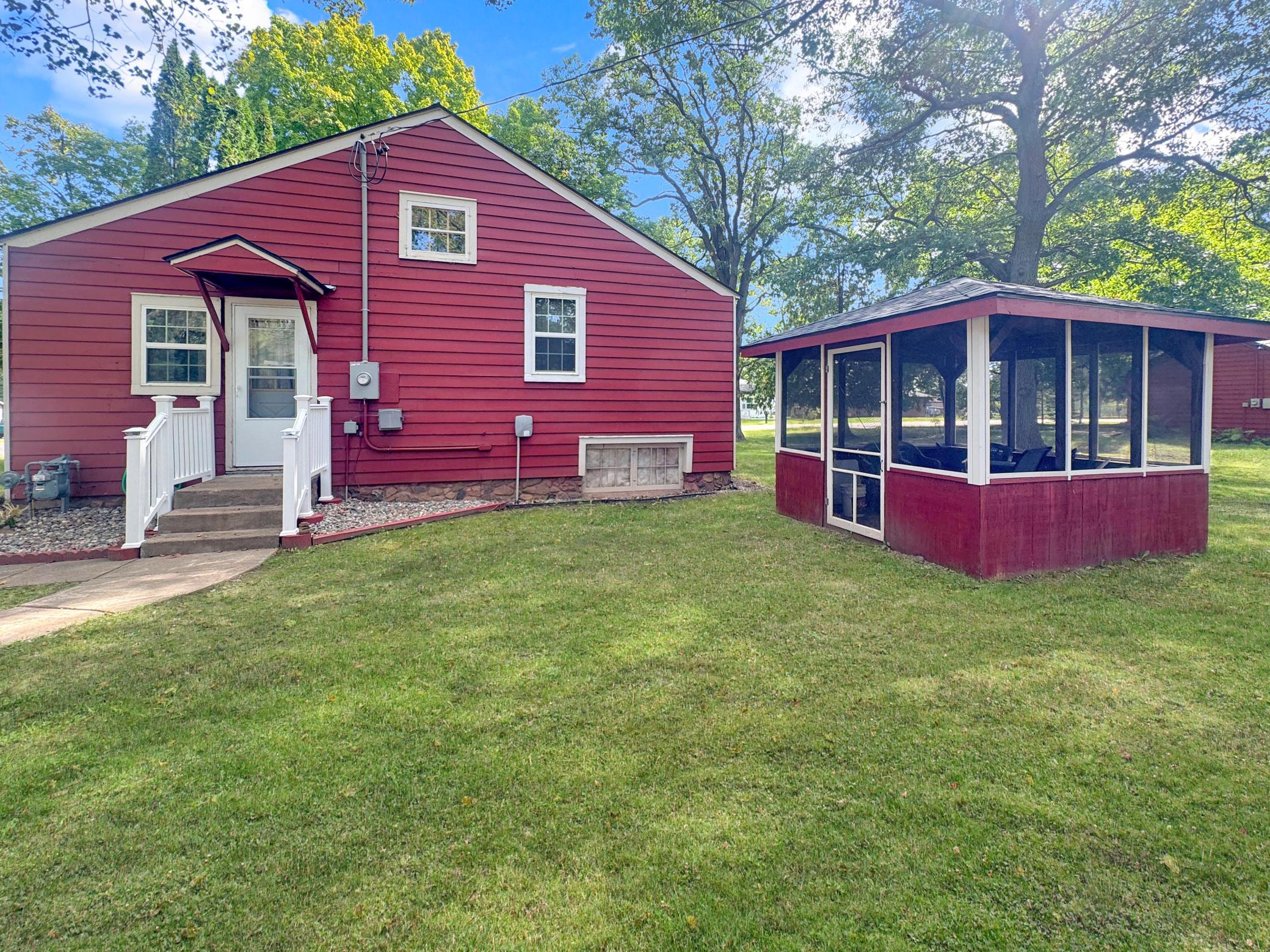 Photo 3 of Single family home for sale at 800 6th Street, Ironton, MN 56455 | MLS# 7141072 | Listing updated on 2026-09-24