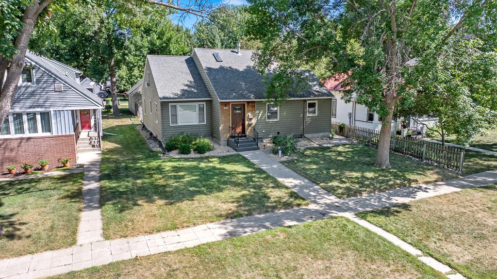 Photo 3 of Single family home for sale at 404 Walnut St, Marshall, MN 56258 | MLS# 7141565 | Listing updated on 2026-09-21