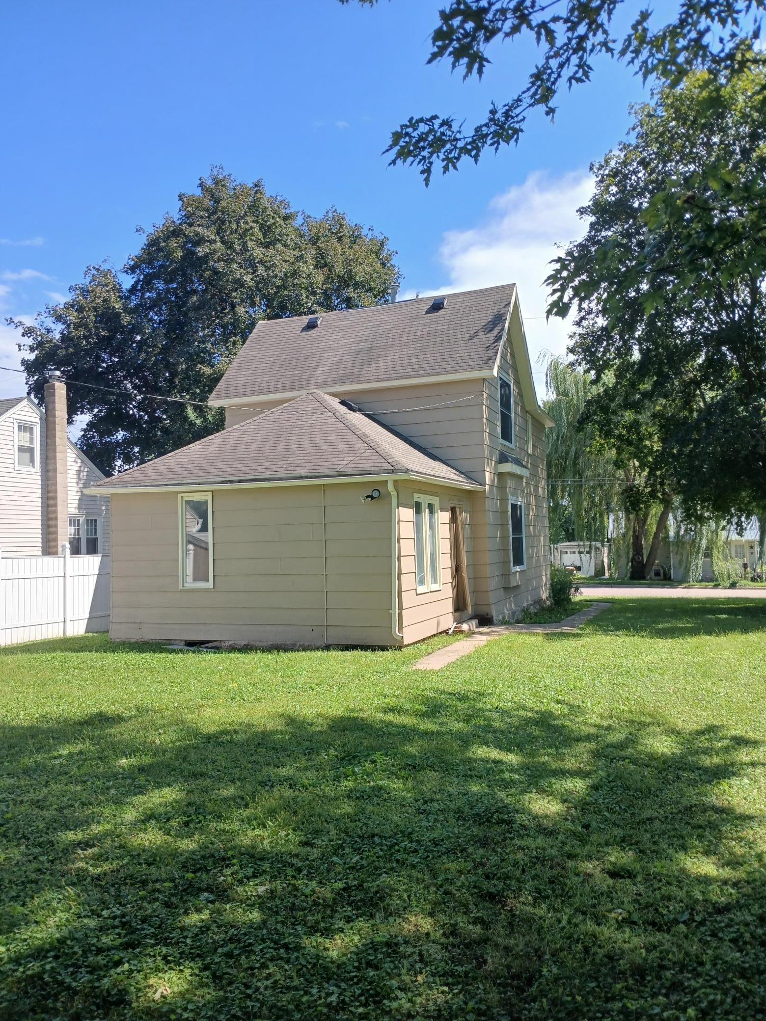 Photo 2 of Sale Pending at 280 Euclid St, Alden, MN 56009 | MLS# 7142217 | Listing updated on 2026-09-21