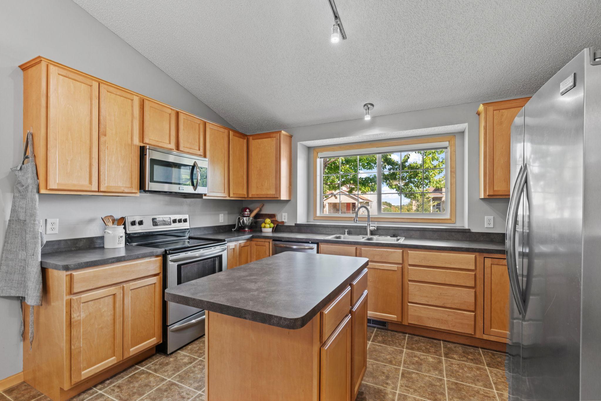 Photo 3 of Single family home for sale at 21233 Independence Ave, Lakeville, MN 55044 | MLS# 7142585 | Listing updated on 2026-09-24