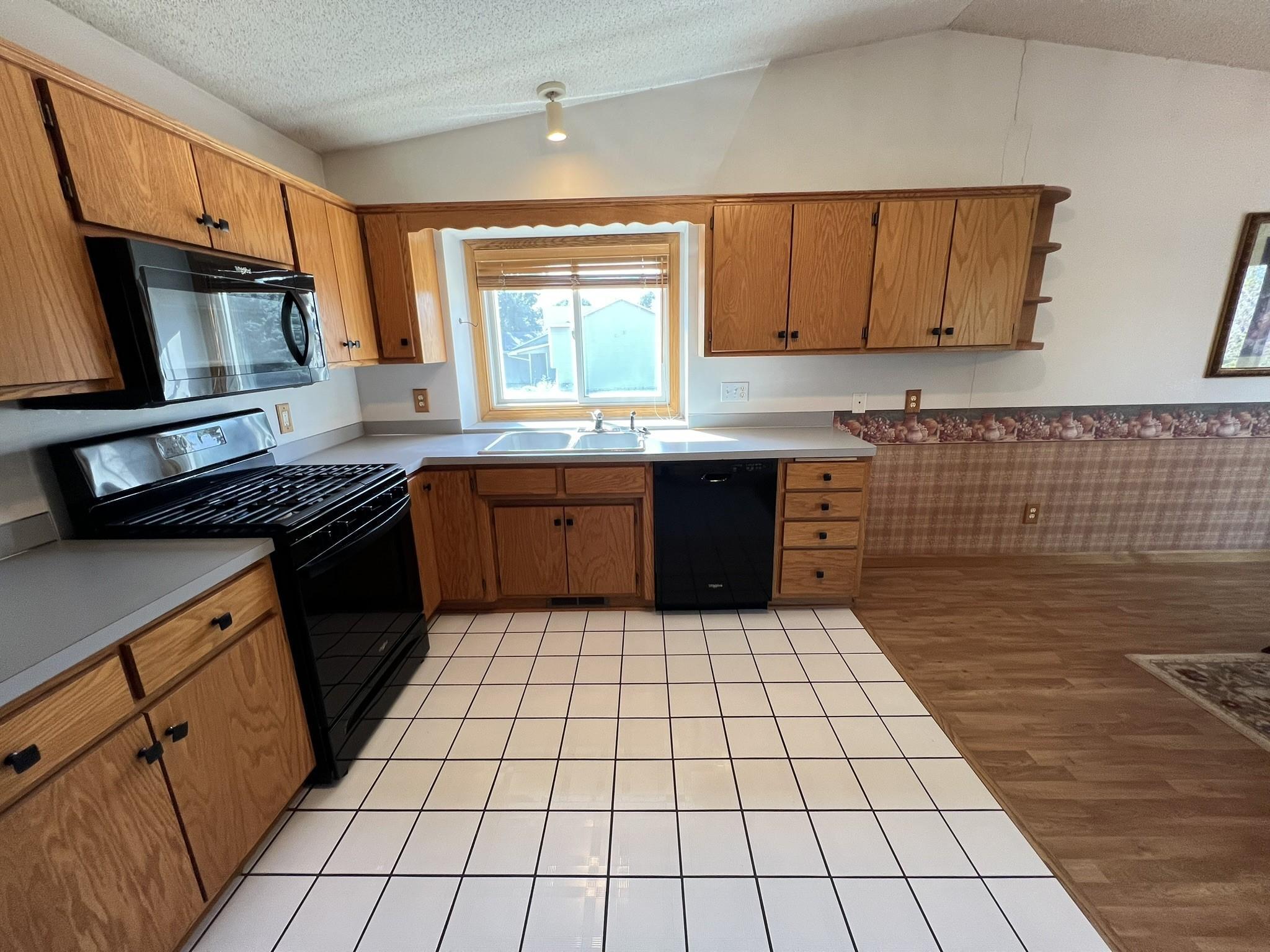 Photo 3 of Single family home for sale at 1508 Thistle Ln, Shakopee, MN 55379 | MLS# 7142982 | Listing updated on 2026-09-21