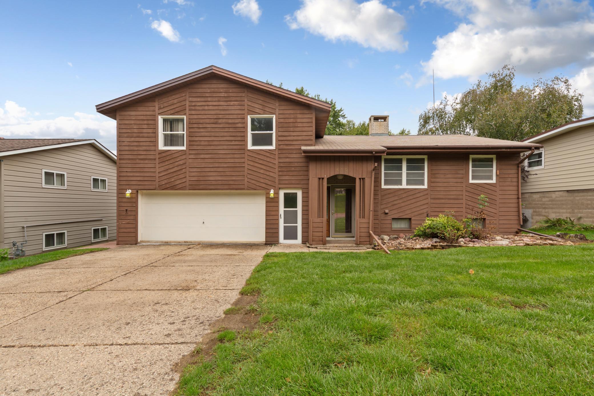 Photo 3 of Single family home for sale at 610 West St, Jackson, MN 56143 | MLS# 7143589 | Listing updated on 2026-09-21