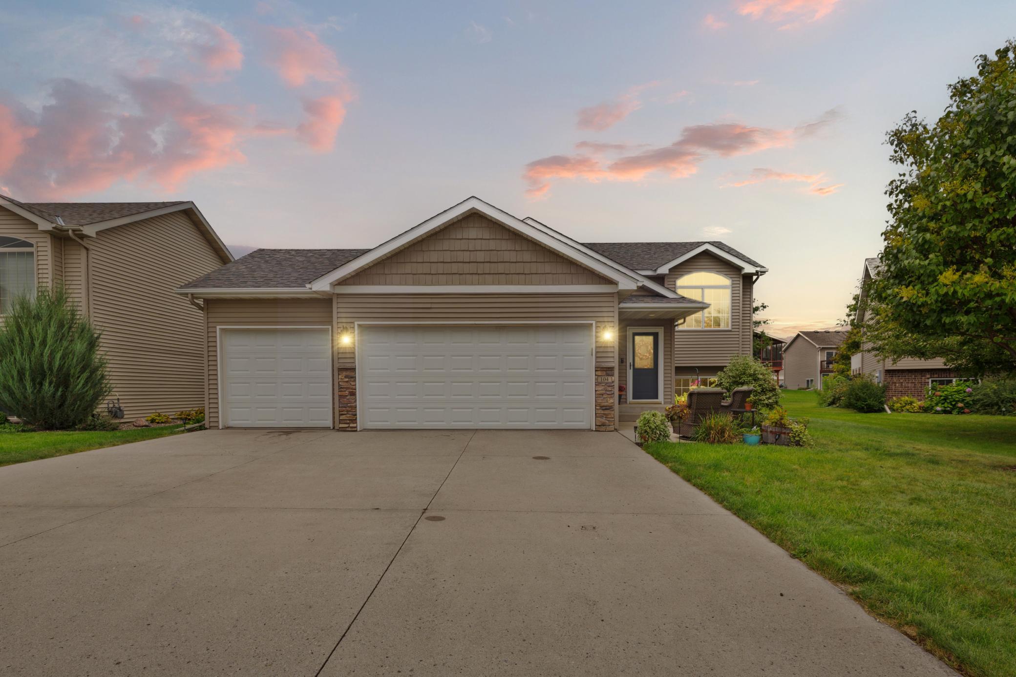 Photo 1 of Single family home for sale at 104 Kingsmill Ct, Mankato, MN 56001 | MLS# 7143801 | Listing updated on 2026-09-24