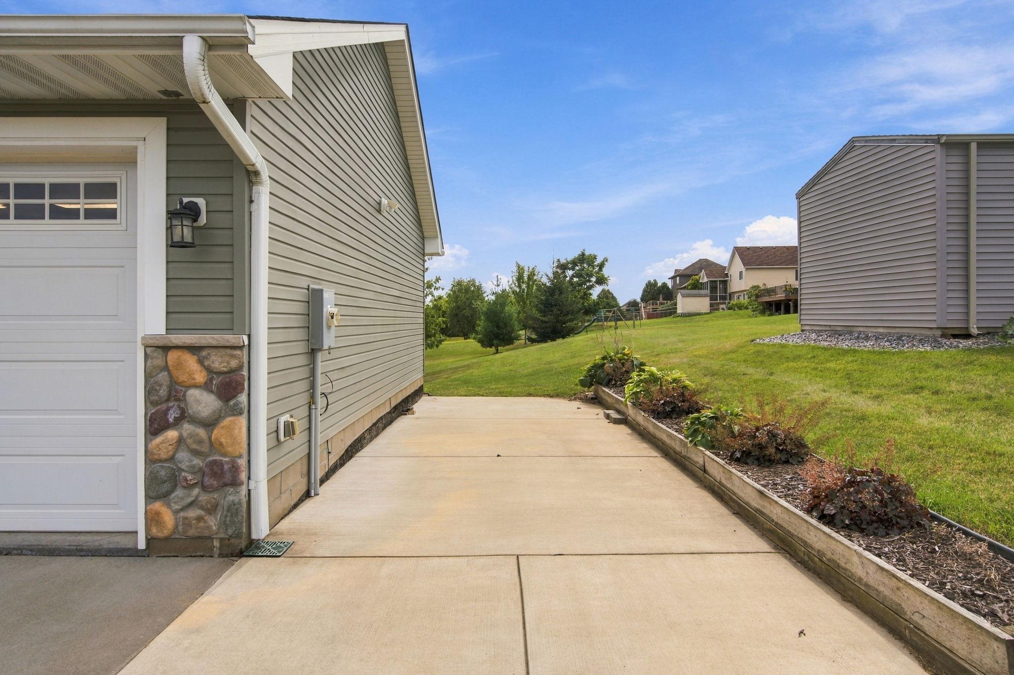 Photo 3 of Single family home for sale at 822 Deer Path, Montgomery, MN 56069 | MLS# 7143991 | Listing updated on 2026-09-24